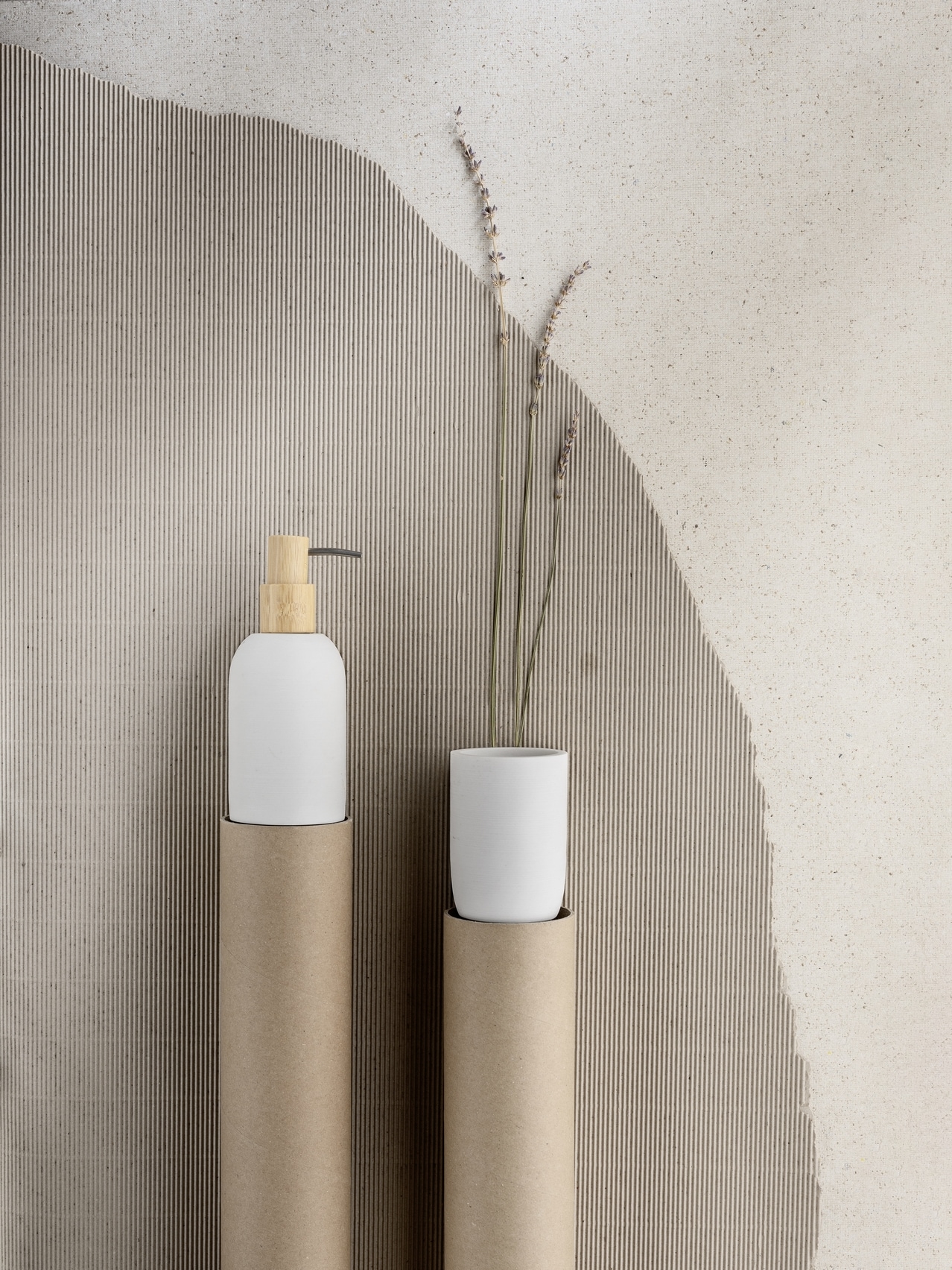 WENKO Seifenspender »Altavalle« Bad-Accessoire Set aus Polyresin und Bambus, moderne Optik, 250 ml