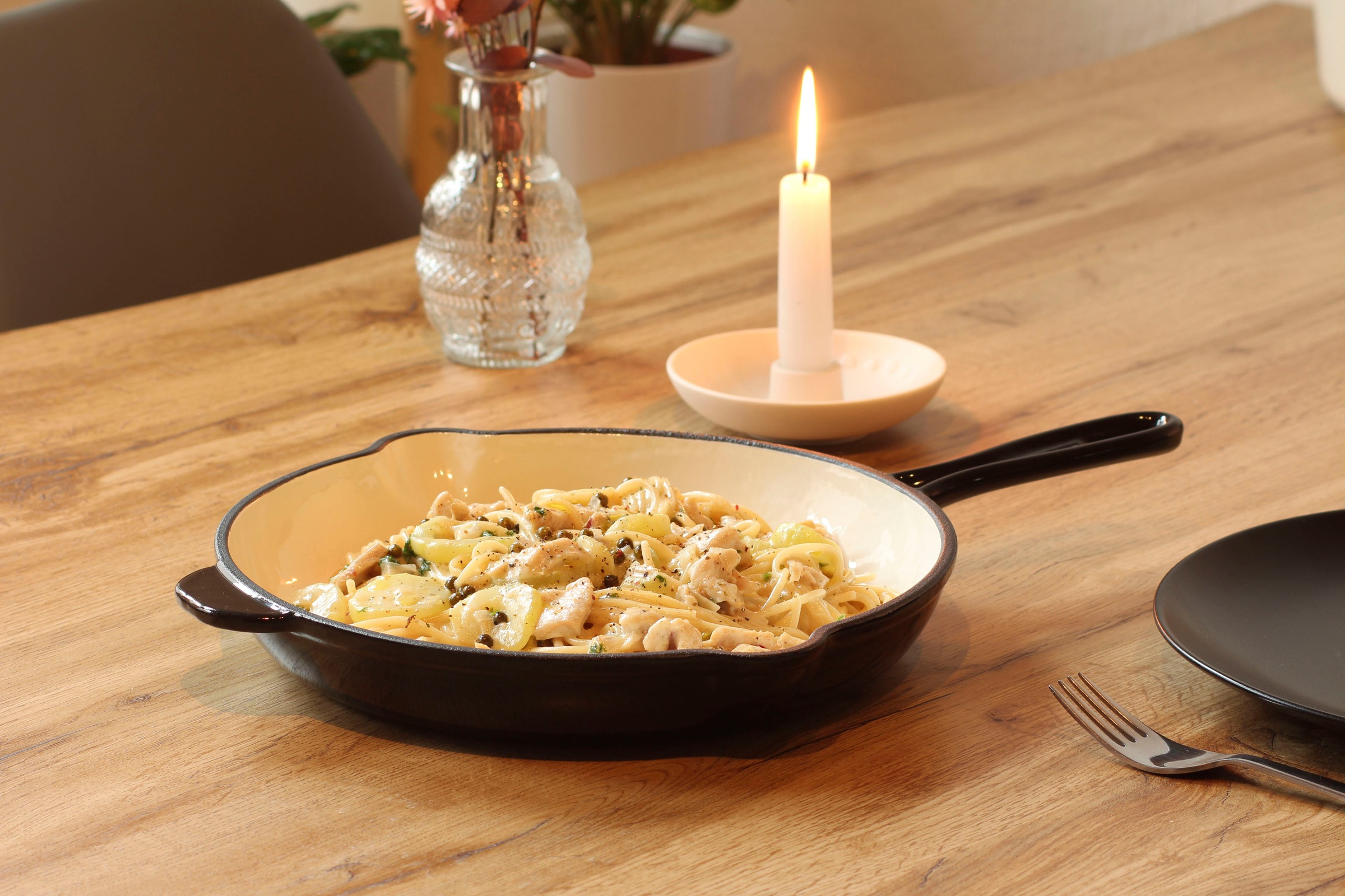 ECHTWERK Bratpfanne »mit Emaille-Beschichtung«, Gusseisen, Ausgießer, für Backöfen, Grill, BBQ und Induktion, Ø 26,5 cm