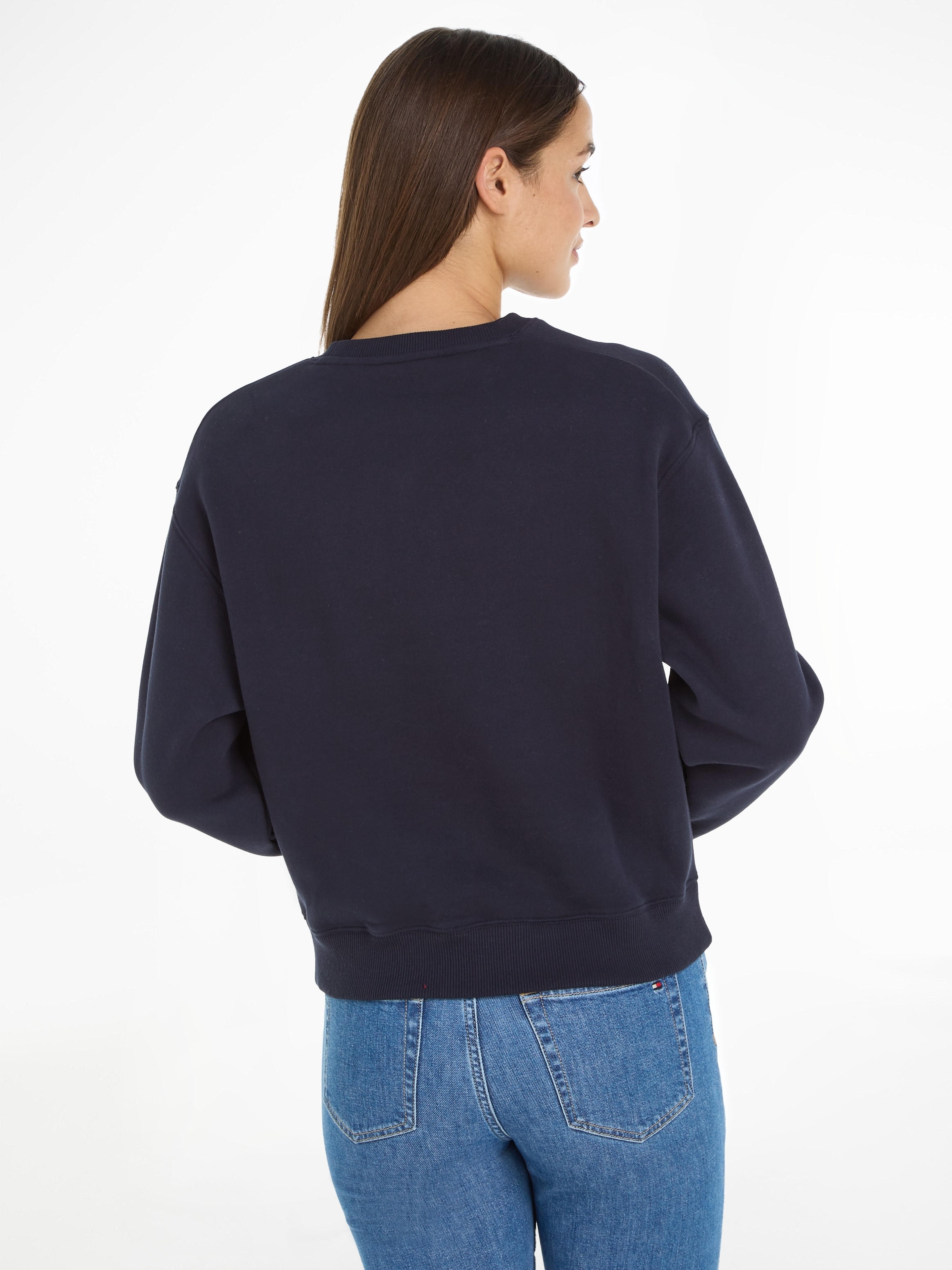 Tommy Hilfiger Sweatshirt »MDN REG SWEATSHIRT«, FLOCK großem mit VARSITY Markenlogo kaufen