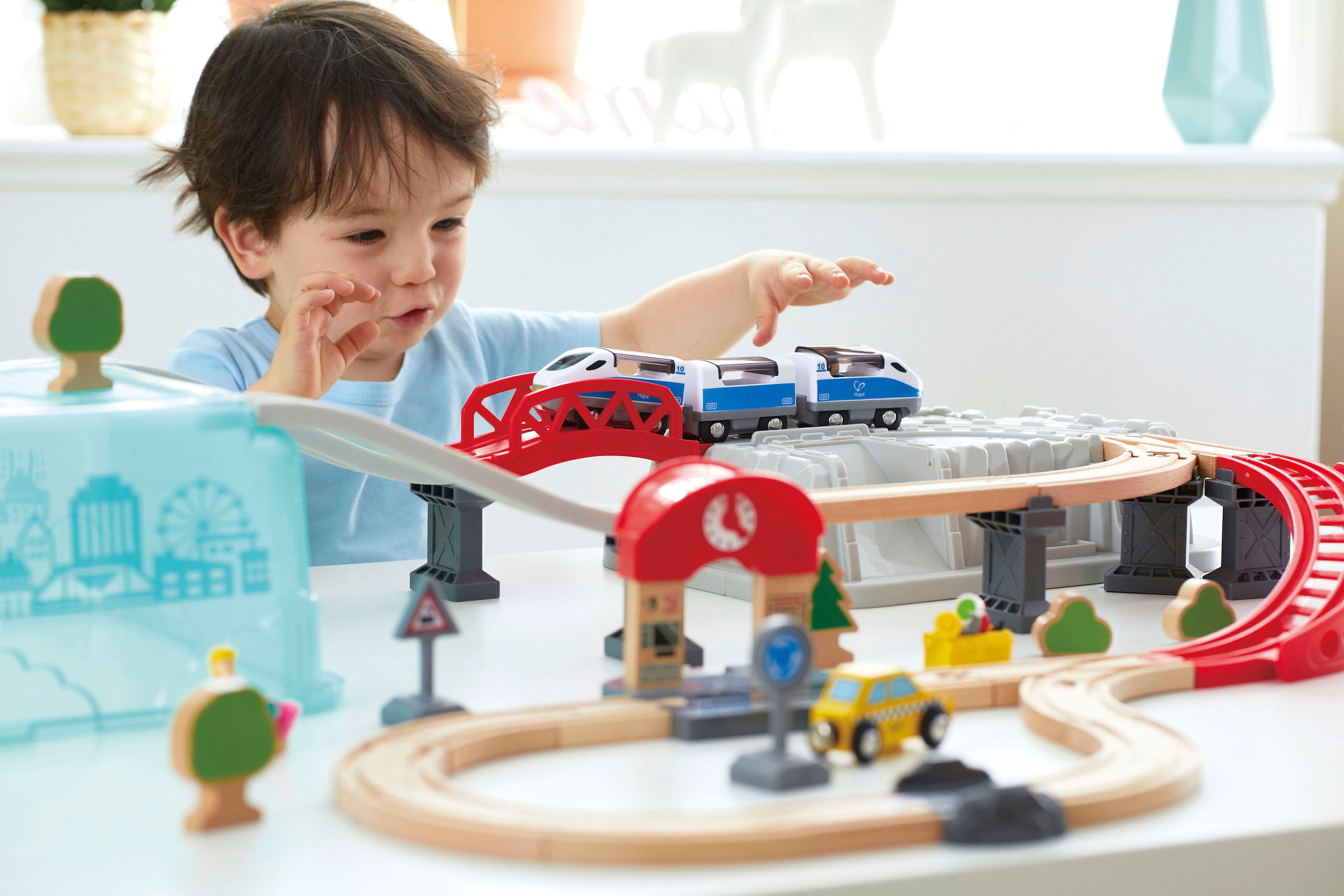 Hape Spielzeug-Eisenbahn »Stadtbahn«, (Set), FSC®- schützt Wald - weltweit