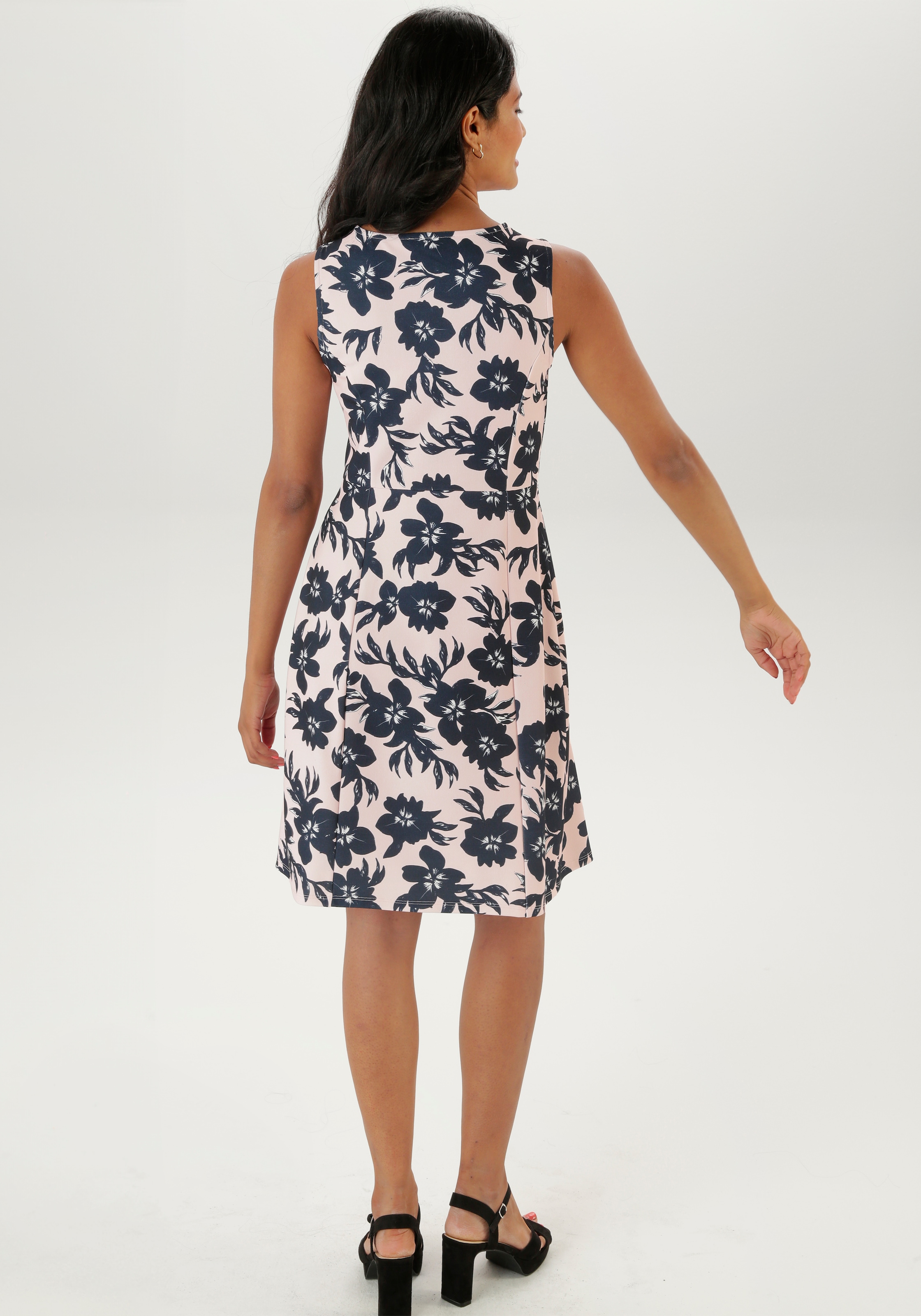 Aniston SELECTED Sommerkleid, mit Blüten- und Blättermuster Allover