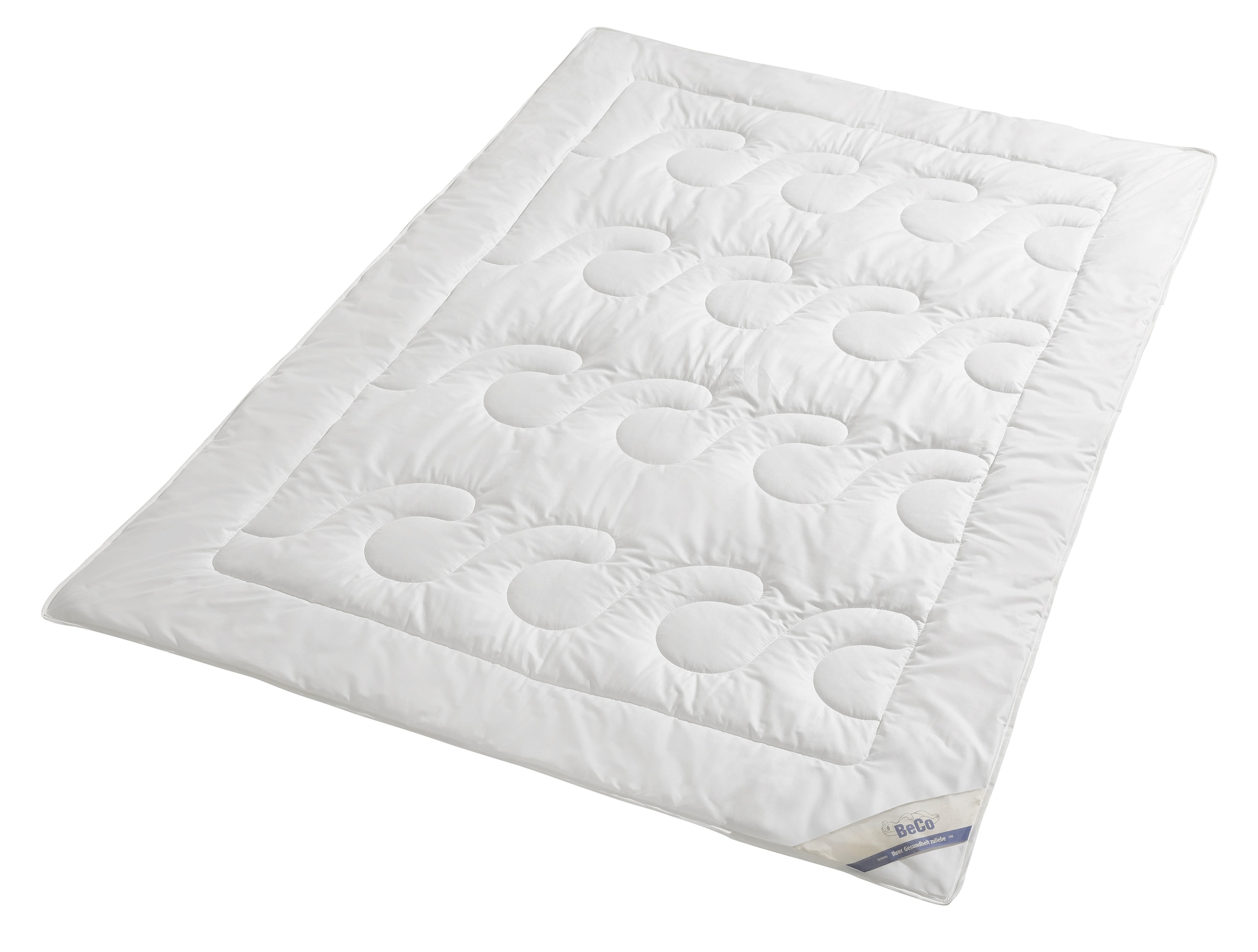 Beco Kunstfaserbettdecke »Aerelle™ Blue "Gold" NEUHEIT Bettdecke mit Gratis-Perlenohrsteckern« leicht Füllung recycelte Polyesterfaser 1 Stk. tlg. Jetzt zugreifen: Gratis-Aktion nur bis 31.12.2025!