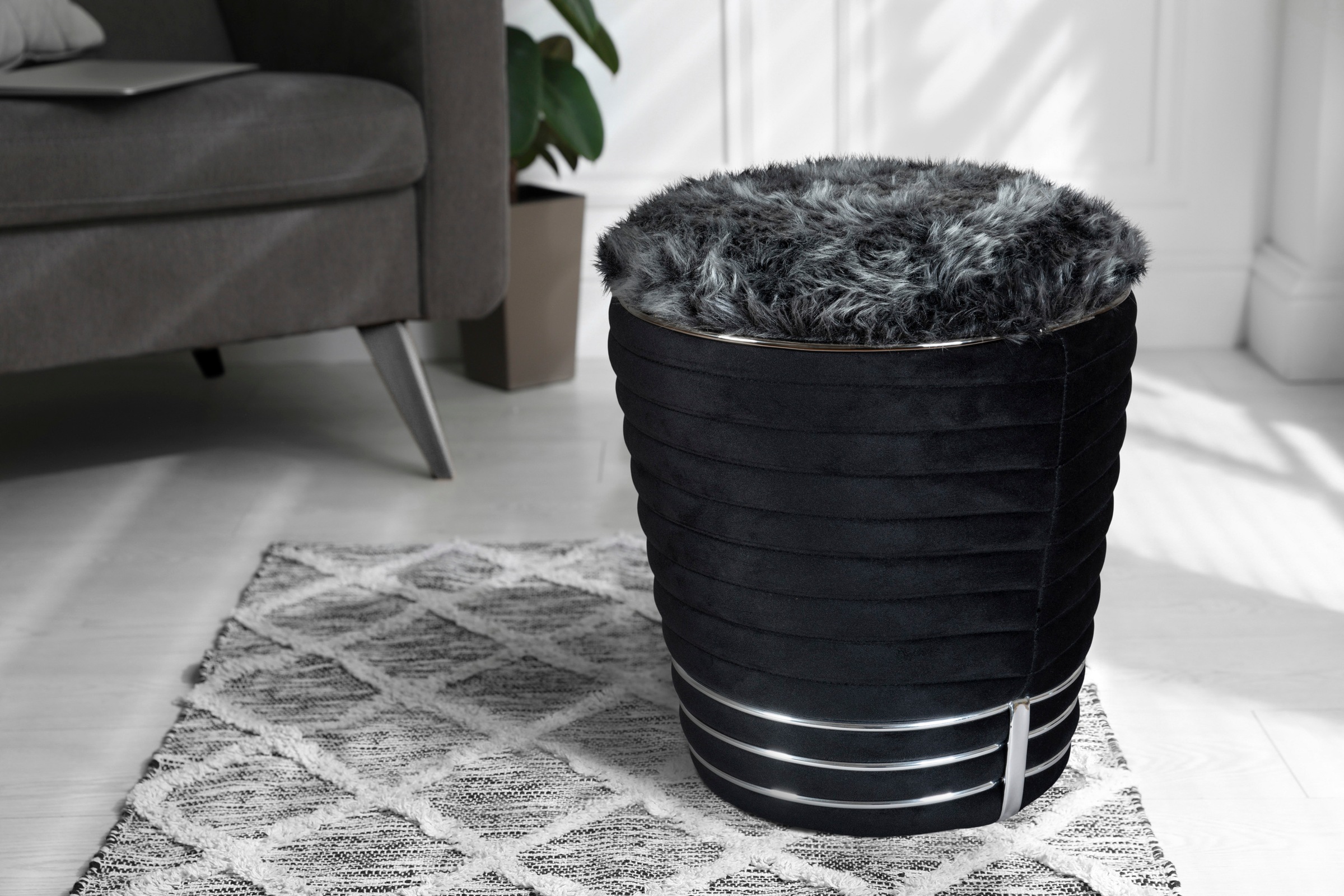 Kayoom Sitzhocker »Hocker Doric, trendiger Look, ästhetische Farbgebung, schöne Steppung«, (1 St.), komfortabel, hochqualitativ, pflegeleicht, hochwertige Materialien