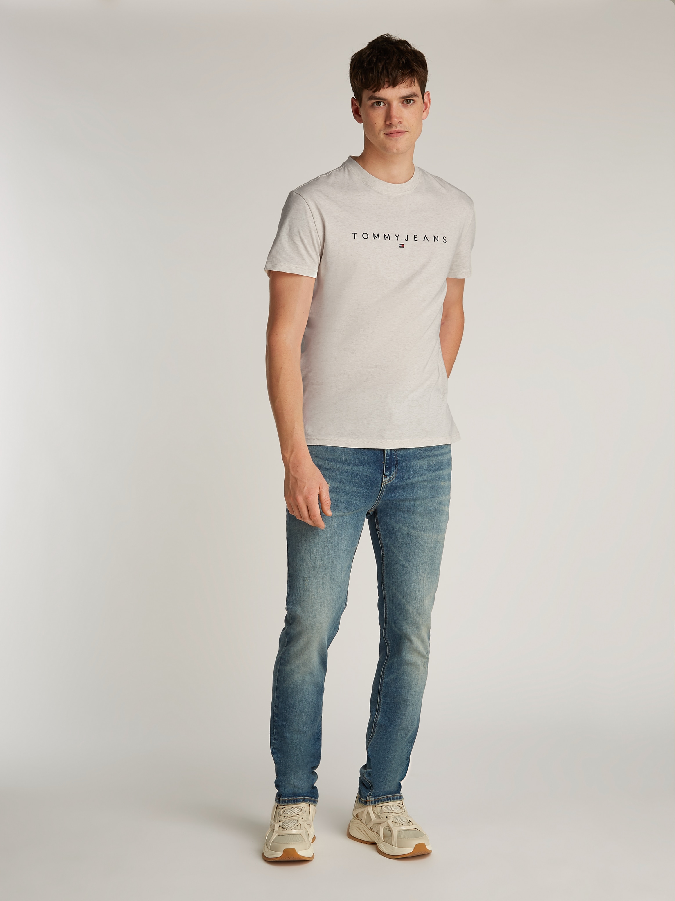 Tommy Jeans Plus Rundhalsshirt »TJM REG LINEAR LOGO TEE EXT« in Große Größen, Logodruck und Stickerei