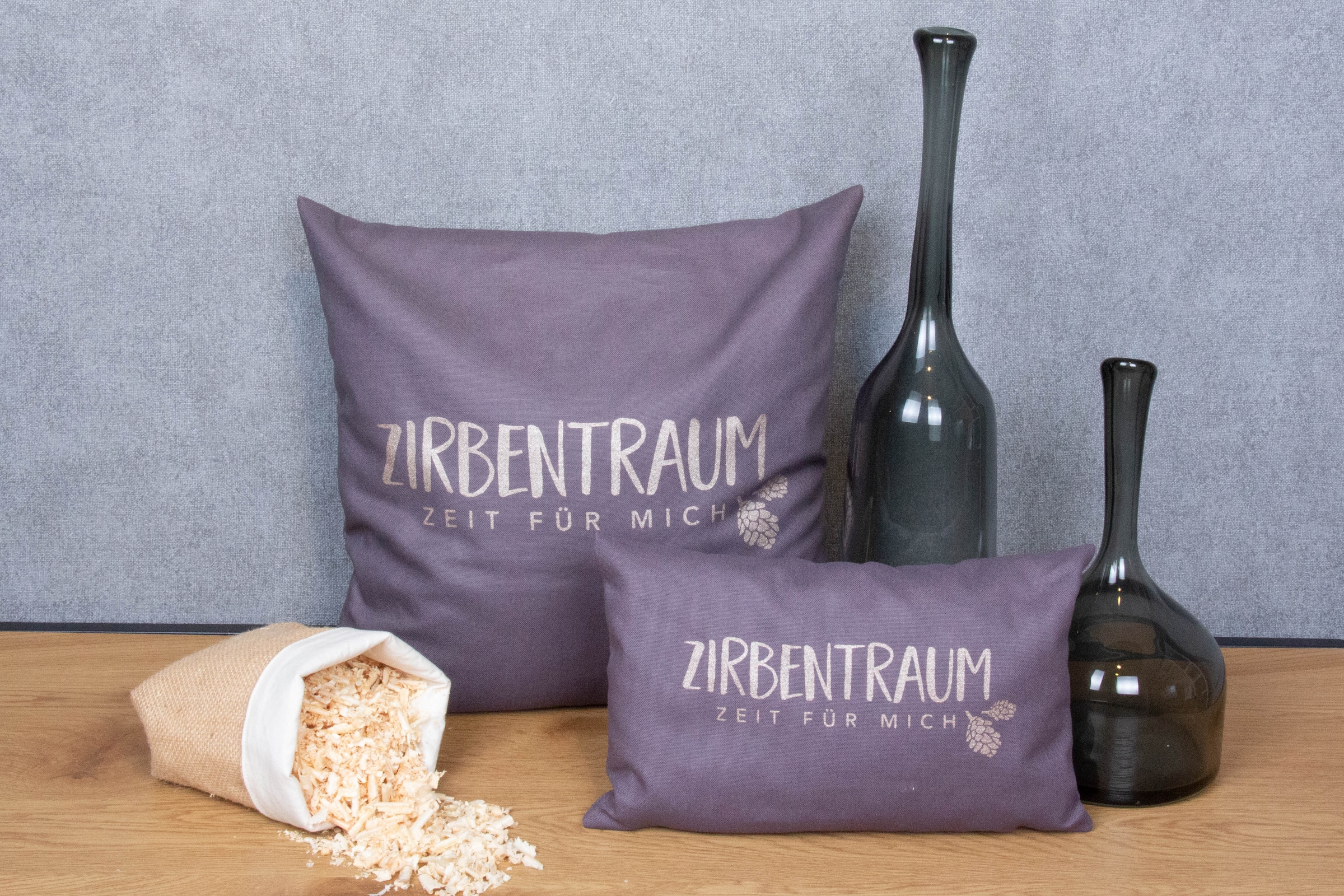 herbalind Zirbenkissen »Zirbentraum in Anthrazit/Roségold 30x20 mit Reißverschluss - Gefüllt« mit hochwertigen Zirbenholzflocken 100% Baumwolle - Made in Germany