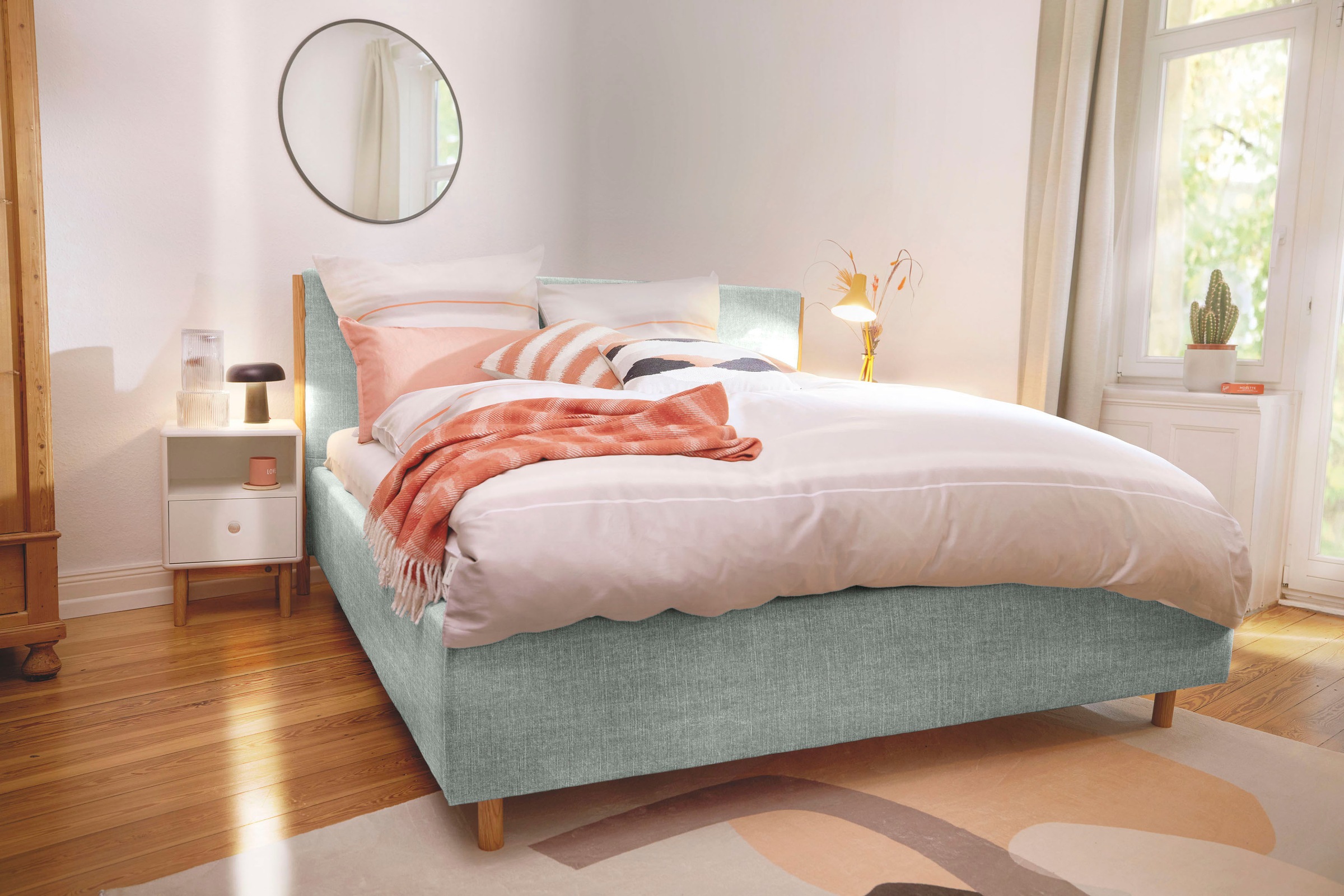 Bild von TOM TAILOR HOME Polsterbett »CALIFORNIA BED«, mit seitlichen Holzakzenten am Kopfteil