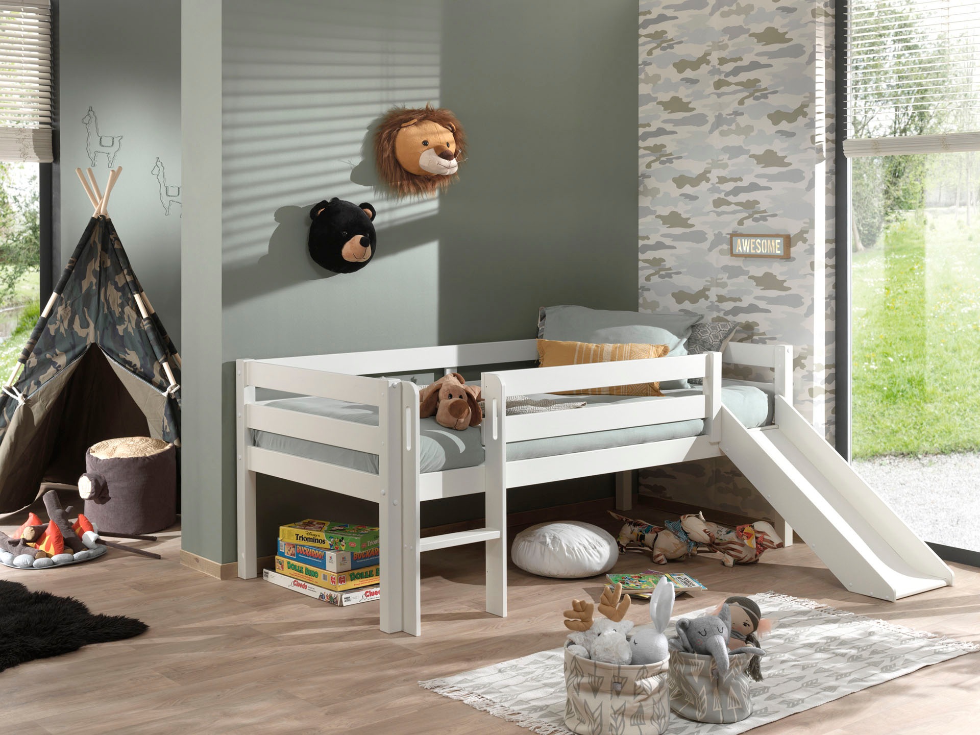 Vipack Spielbett »Vipack Pino«, (Made in Europe), Niedriges Spielbett mit LF 90 x 200 cm, Ausf. weiß oder grau lackiert