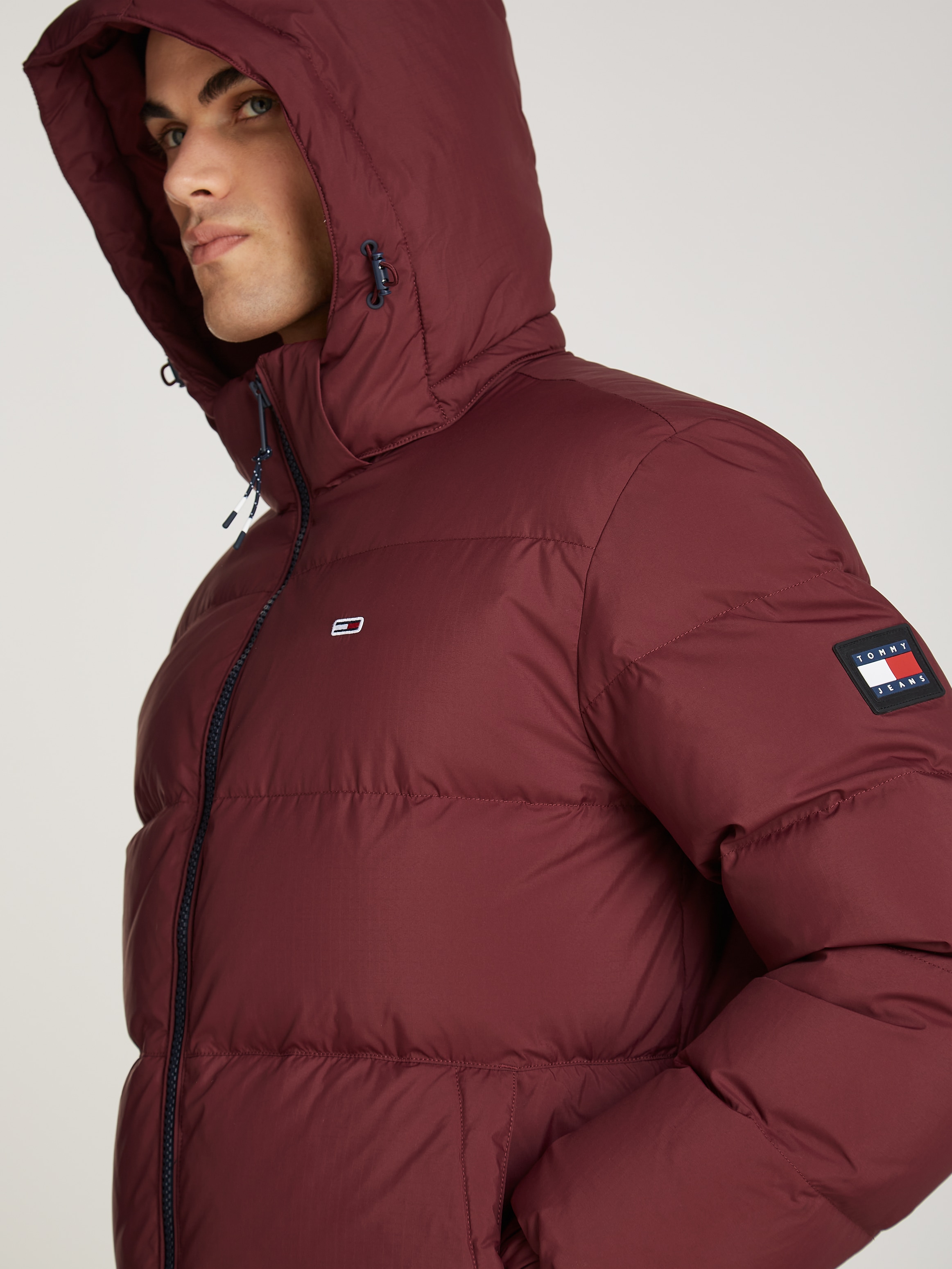 Tommy Jeans Steppjacke »TJM ESSENTIAL DOWN JACKET EXT«, mit Kapuze, Daunenjacke, Übergangsjacke Winterjacke Outdoorjacke Gefüttert