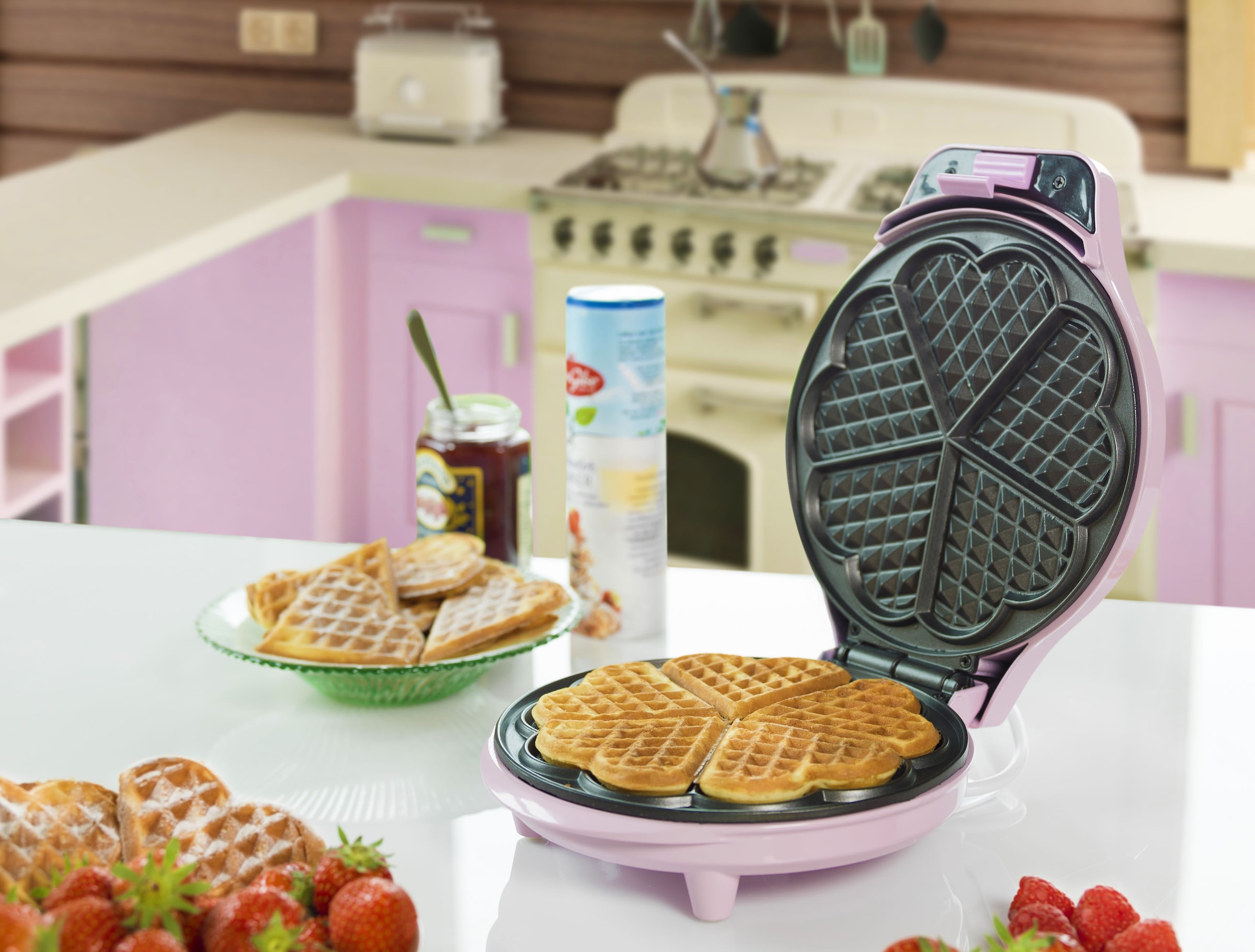 bestron Waffeleisen »ASW217«, 700 W, für klassische Herzwaffeln, mit Antihaftbeschichtung, Retro Design