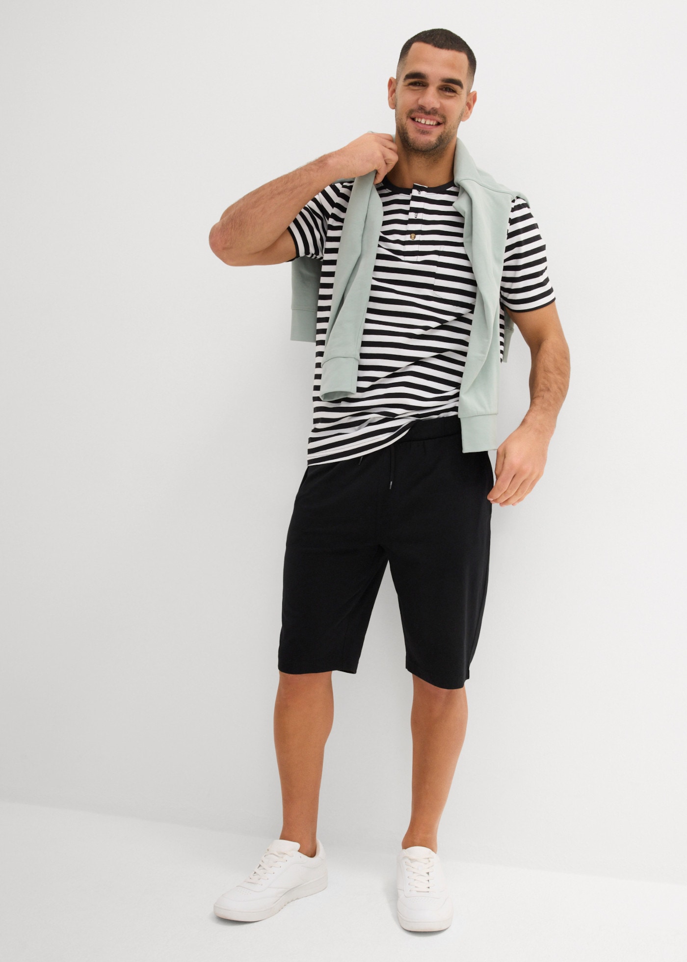 bonprix Shorts  aus Baumwolle und Polyester, Regular Fit, leichte Qualität