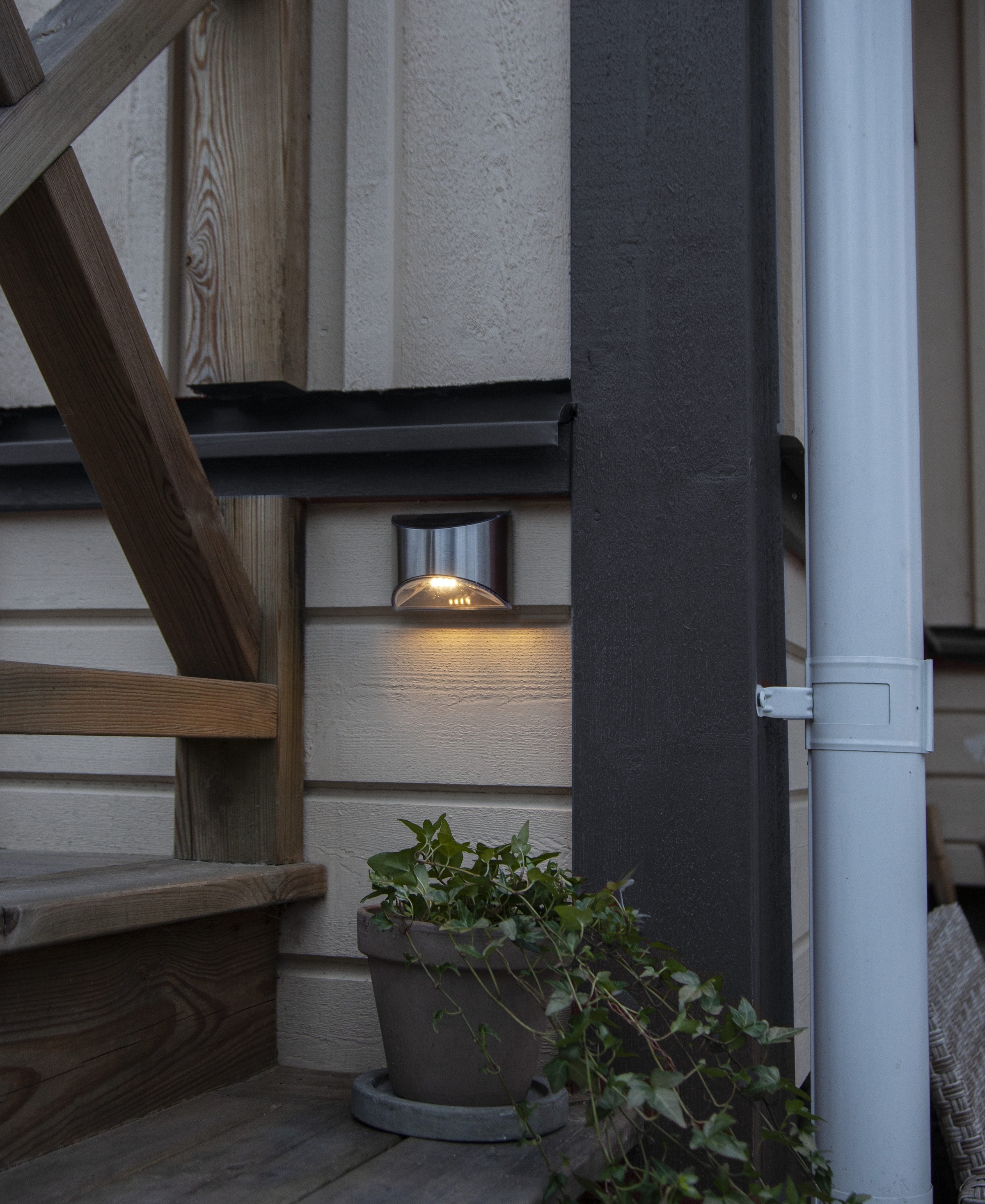 Parforce Traditional Hunting LED Solarleuchte »Solar-Wandleuchte Wandy« LED-Board 2 Stk. Warmweiß 2er-Set, kompakte Wandleuchten, 10 lm, Dämmerungssensor