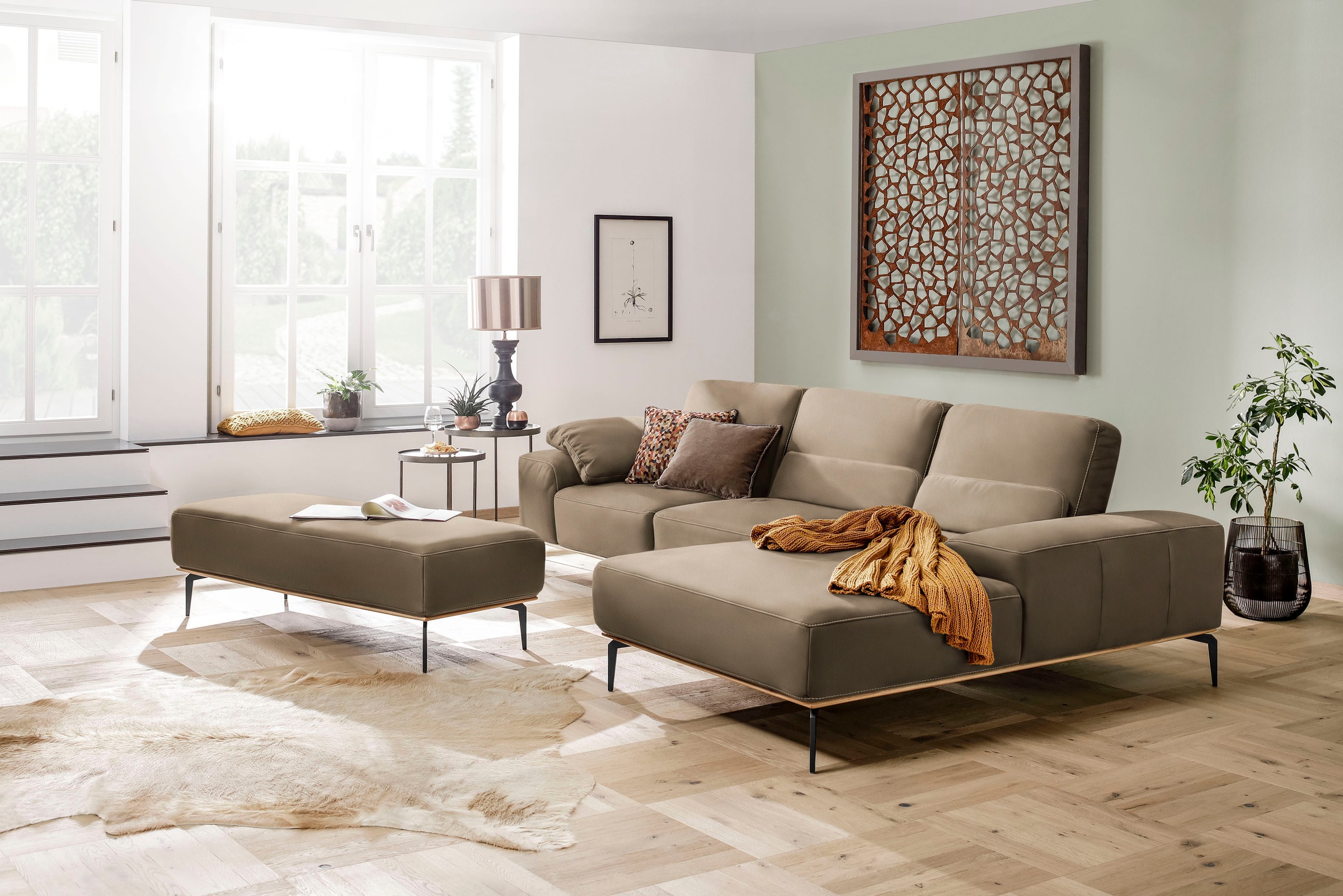 W.SCHILLIG Ecksofa »run, Designsofa mit tollem Sitzkomfort, bequem, L-Form«, mit Holzsockel, Füße in Schwarz pulverbeschichtet, Breite 319 cm
