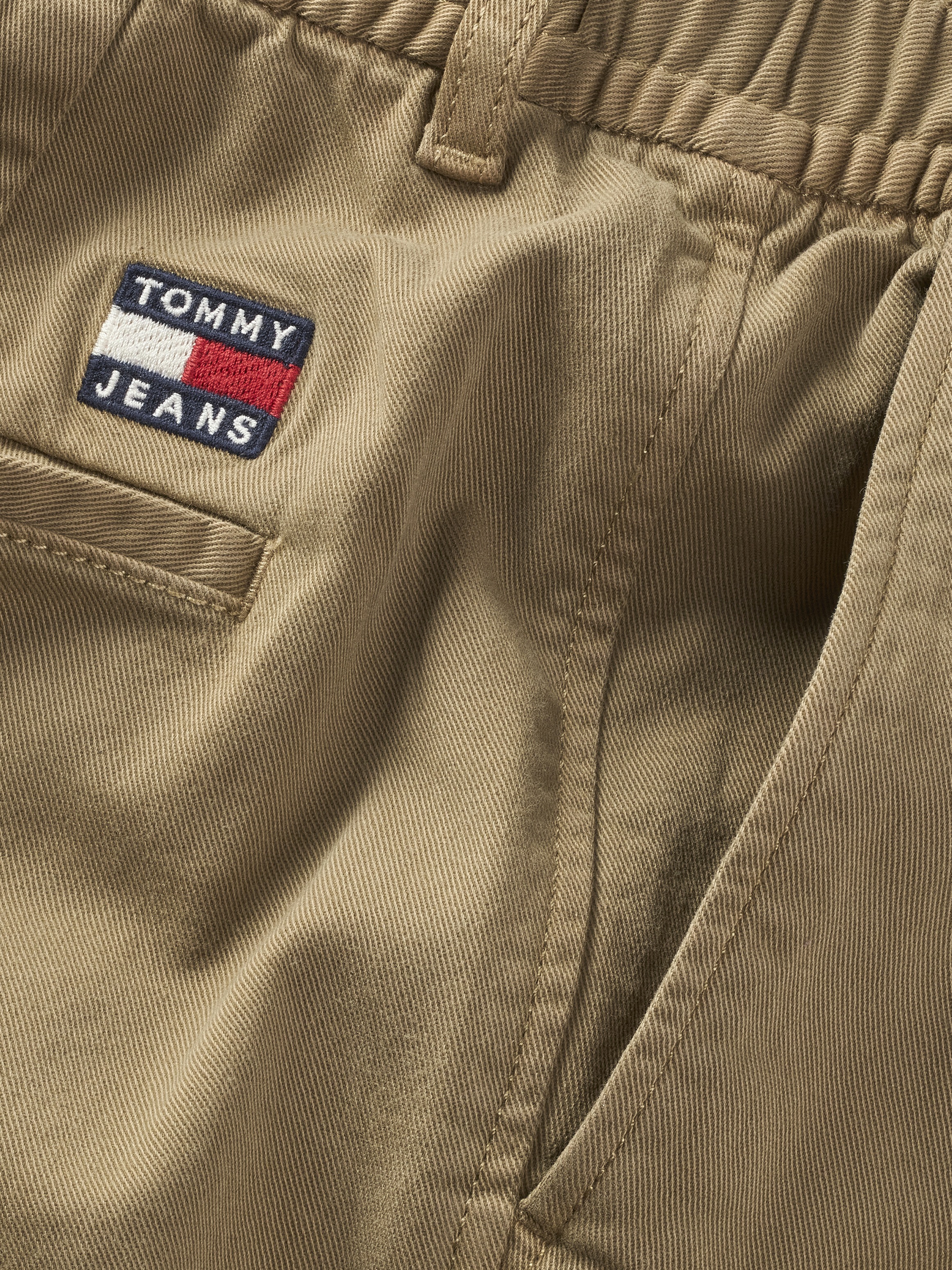 Tommy Jeans Chinohose »TJM CASUAL ELASTICATED PANT«, mit Bundfalten