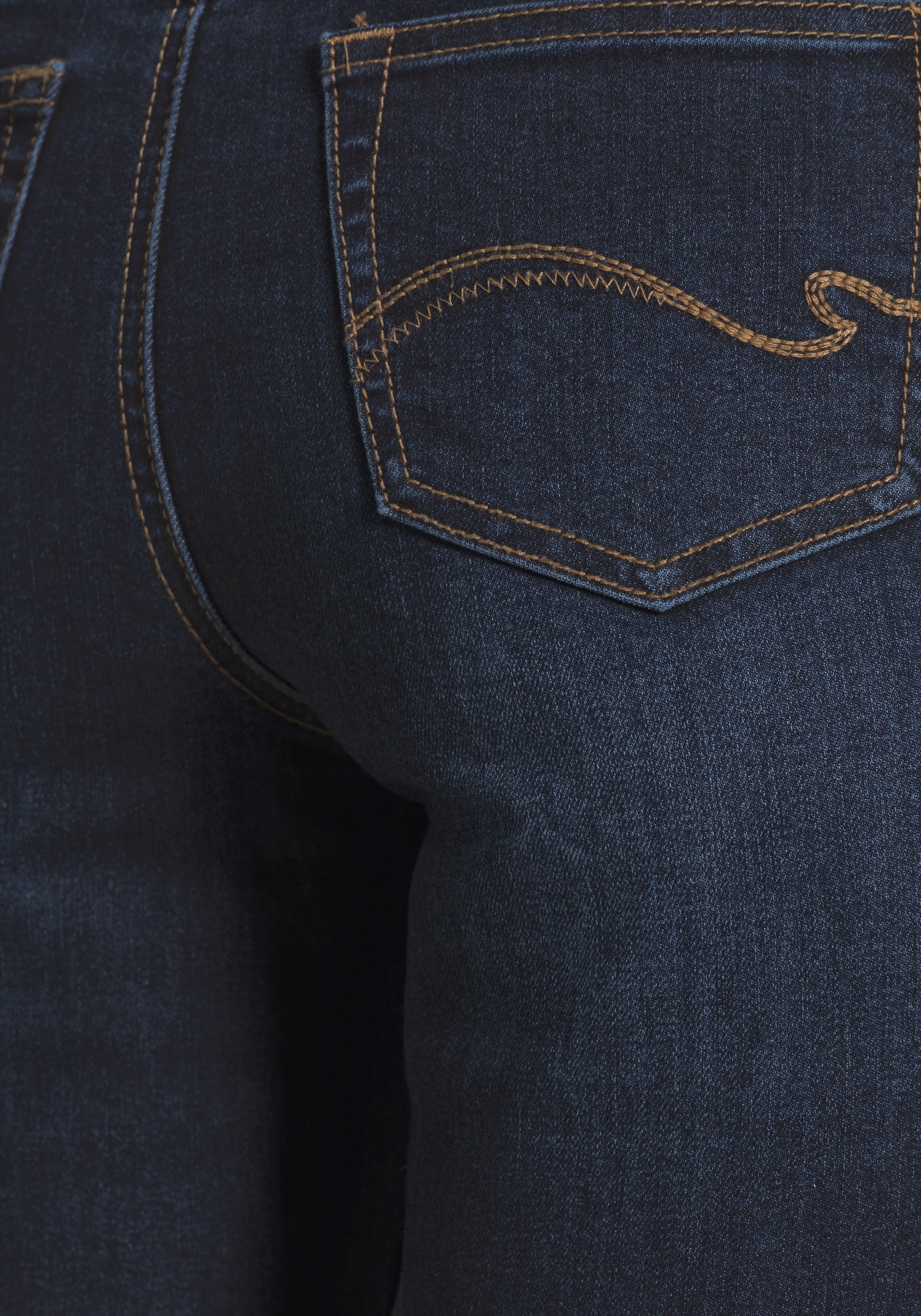 KangaROOS Caprijeans »CAPRI-JEANS mit Gürtel«, (Set, mit abnehmbarem Gürtel), Skinny Fit, mit Schlitz, normale Leibhöhe