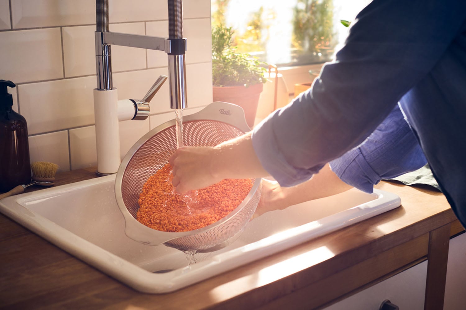 Fissler Küchensieb »Essential®, Sieb (ca. 24 cm)« Voll perforiertes Edelstahlsieb mit hygienischem Standfuß