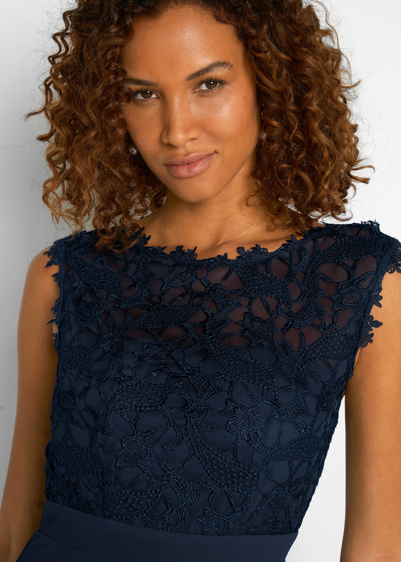 bonprix Maxikleid »Maxikleid mit Spitze« für festliche Anlässe, vollständig gefüttert, taillierte Passform