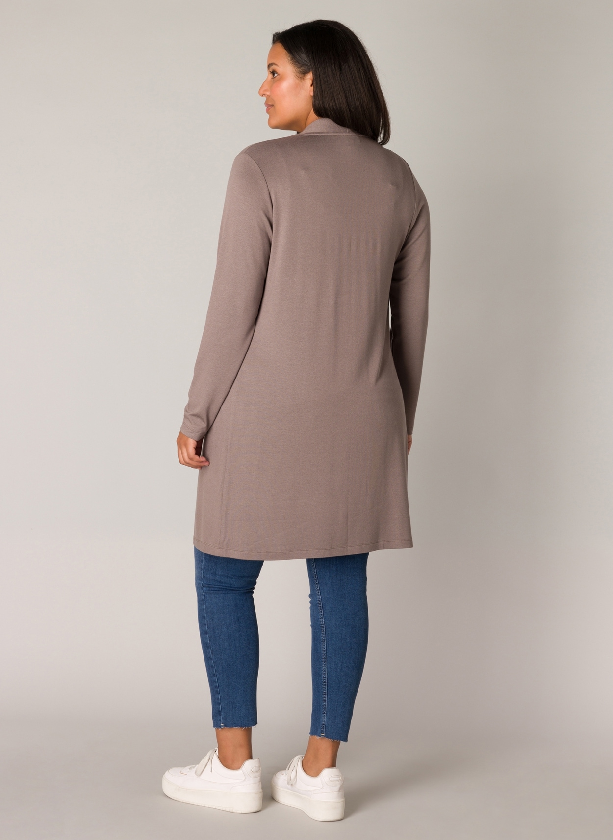 Base Level Curvy Longstrickjacke »Ayla Long«, Figurumspielende, weiche Strickqualität