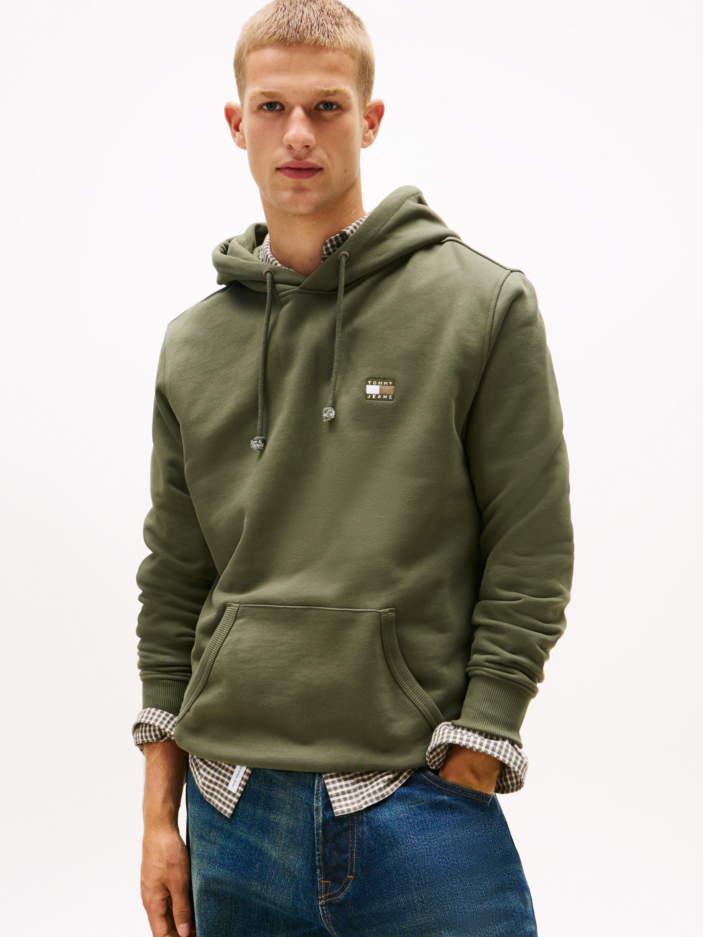 Tommy Jeans Hoodie »TJM REG BADGE HOODIE EXT«, Mit Rundhalsausschnitt
