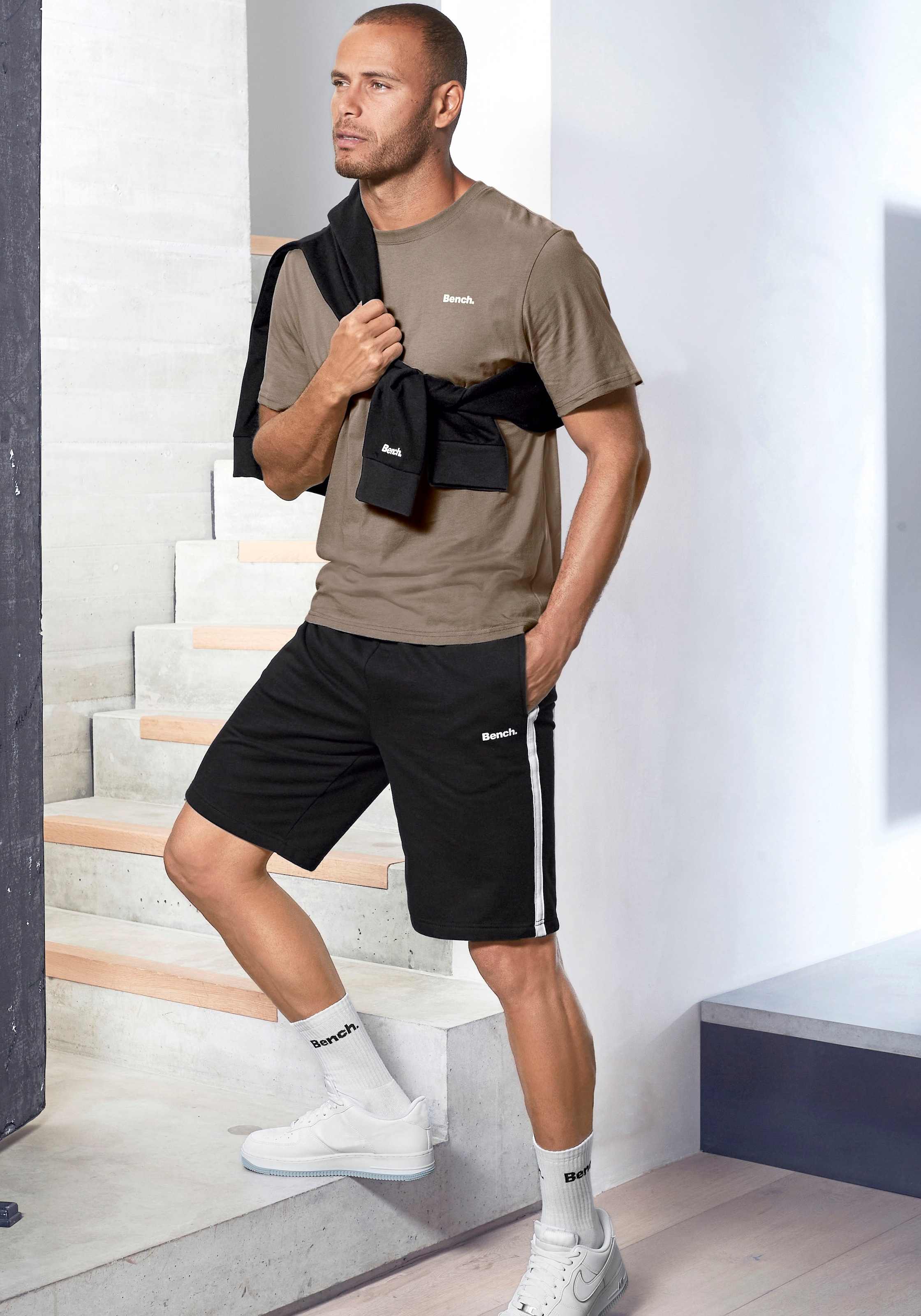 Bench. Sweatshorts »kurze Relaxshort, Jogginghose,«, weicher Sweat-Qualität