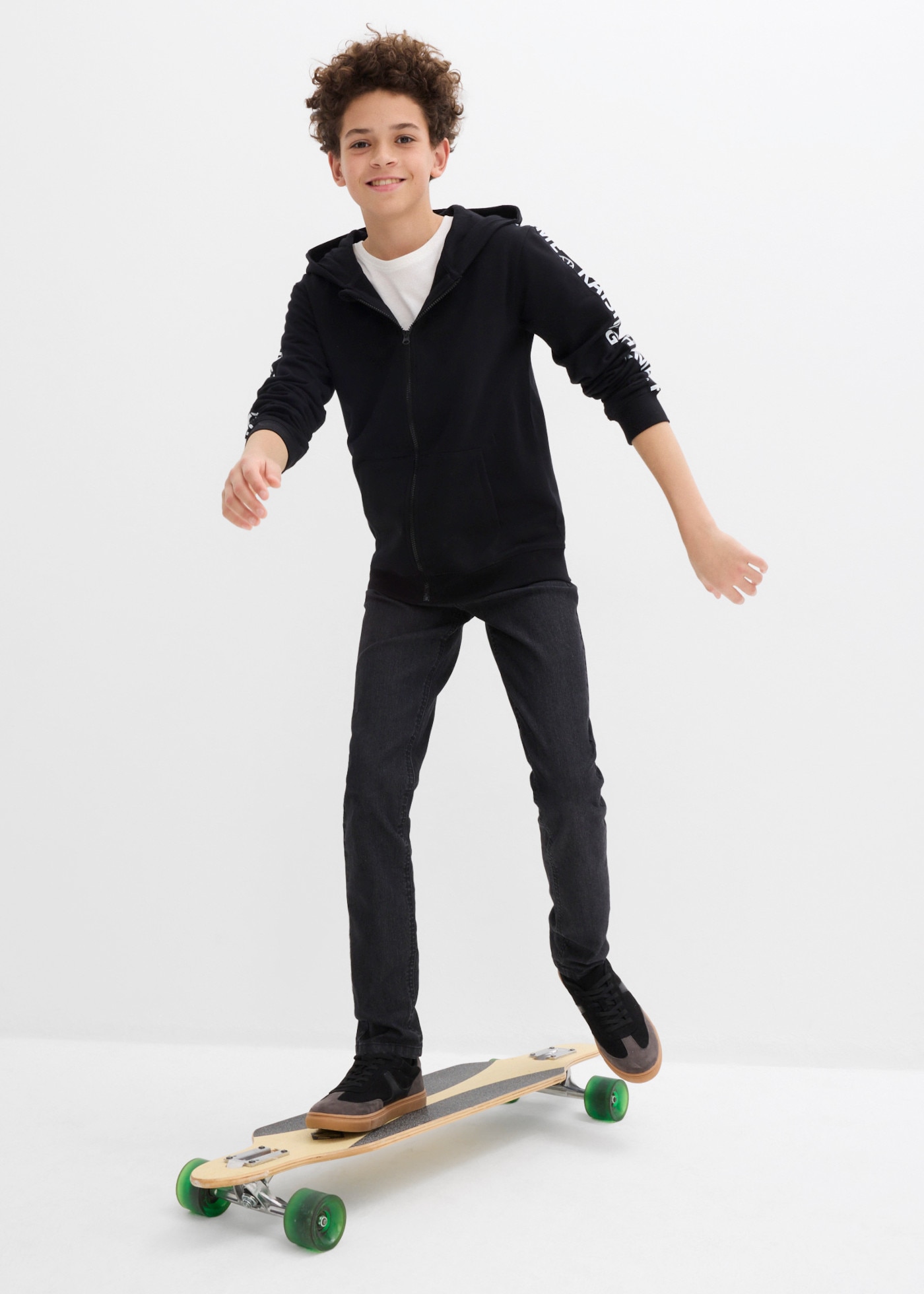bonprix Kapuzensweatjacke für Jungen, aus Baumwolle, lockere Passform, mit Stehkragen
