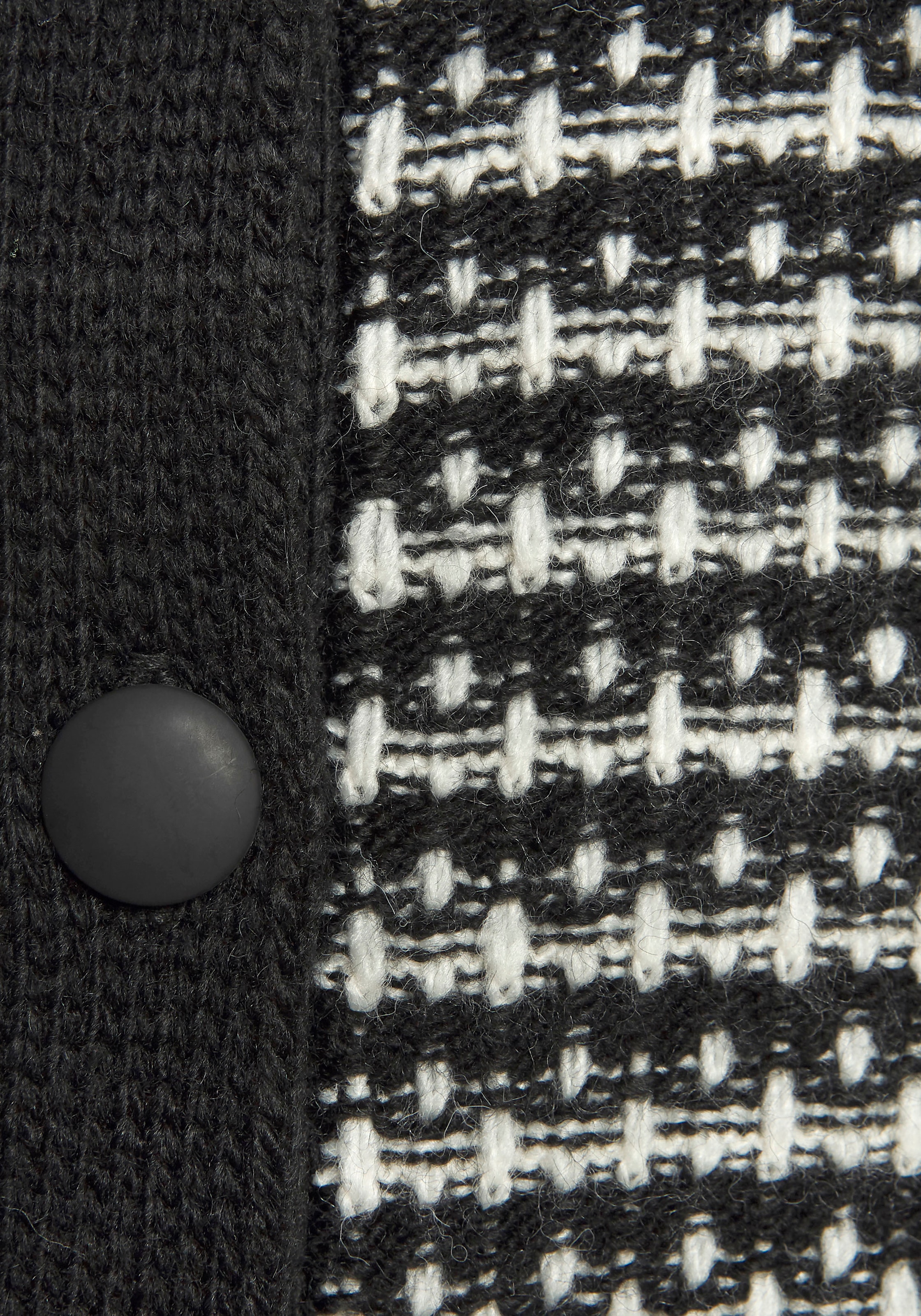 LASCANA Strickjacke, mit Karomuster, markante Knopfleiste, casual-chic