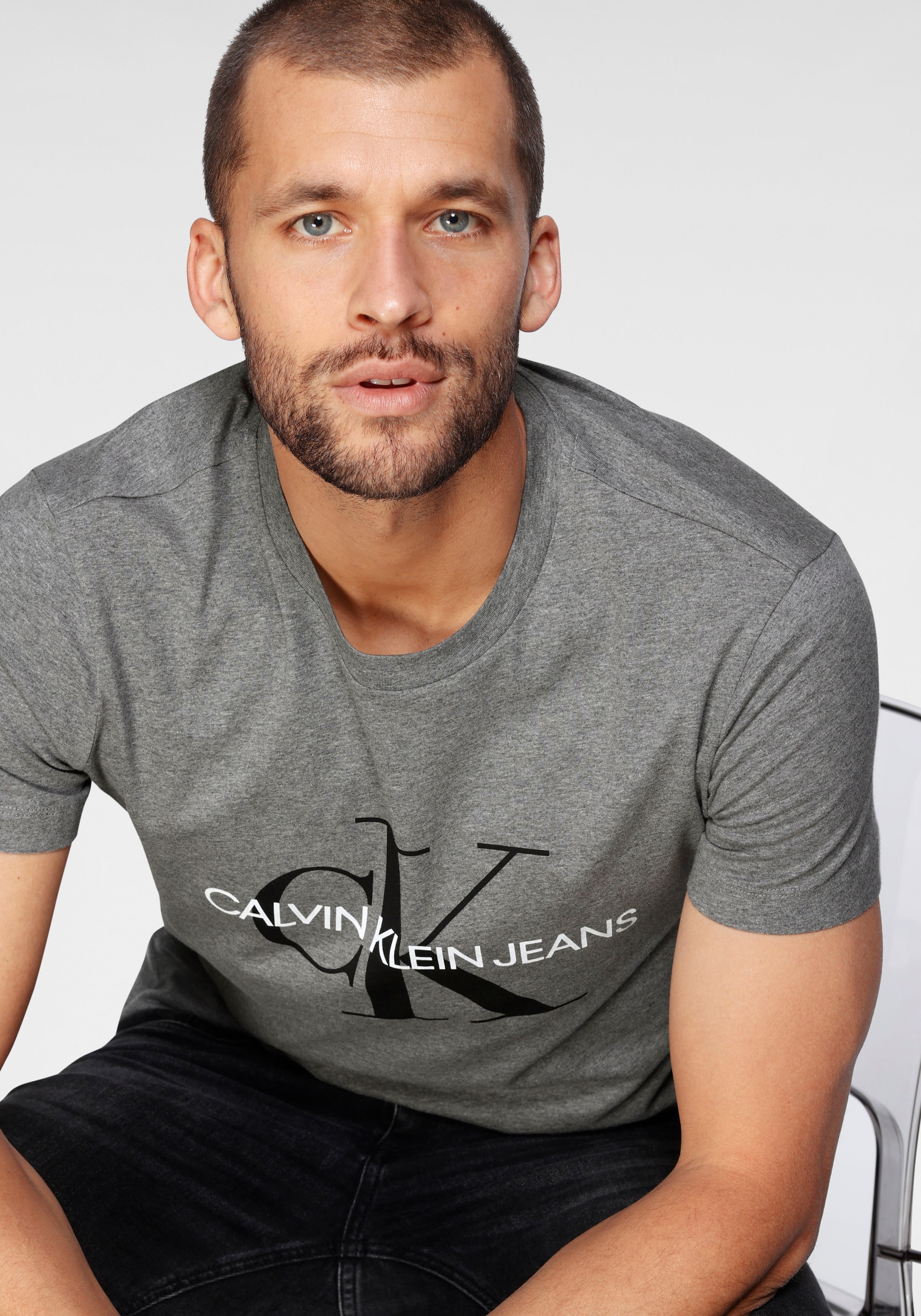 Calvin Klein Jeans T-Shirt »ICONIC MONOGRAM SLIM TEE«, mit großem CK-Print