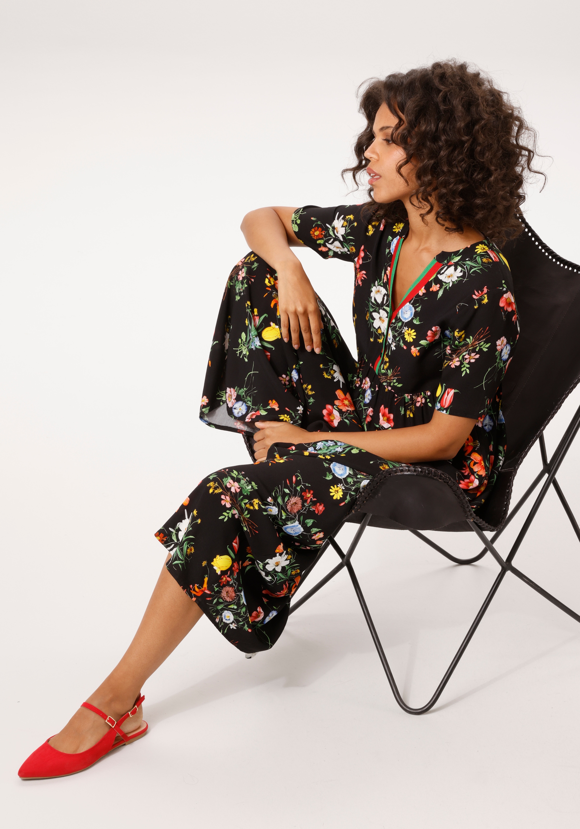 Aniston CASUAL Sommerkleid mit farbenfrohen Blumendruck - jedes Teil ein Unikat