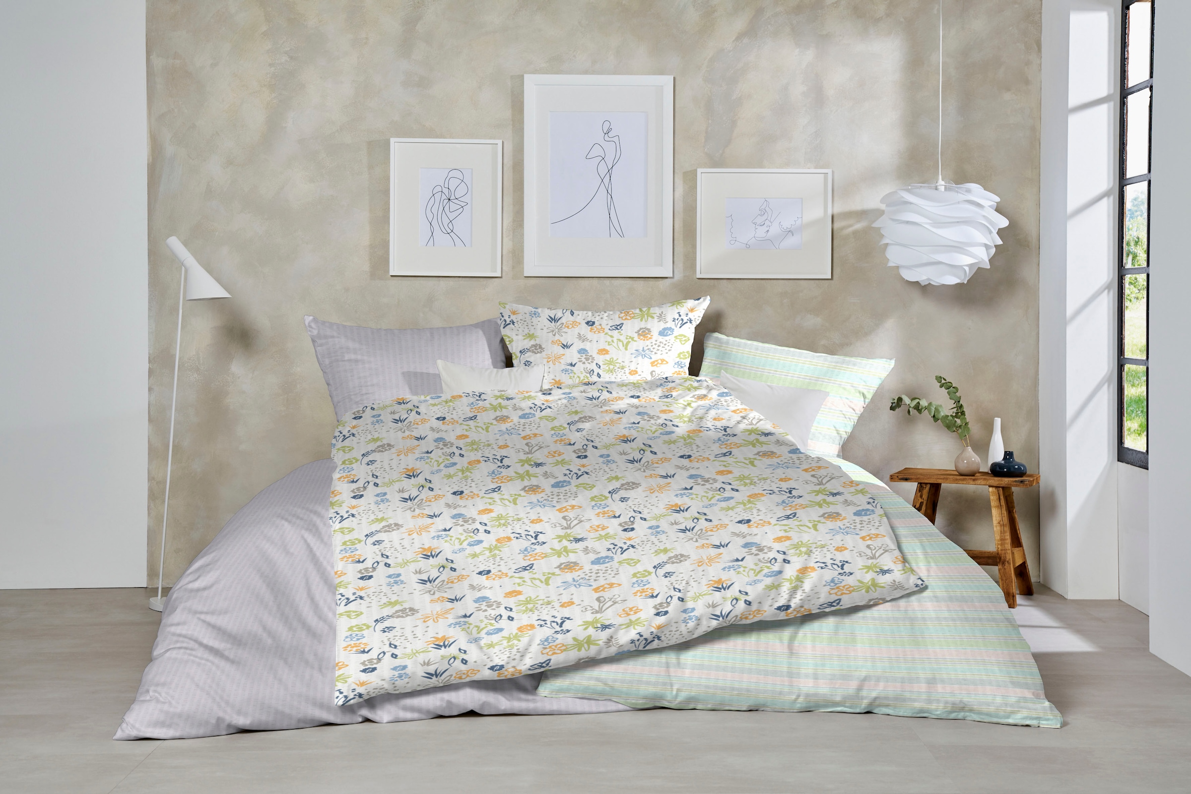 Primera Bettwäsche »Primera Soft-Seersucker-Bettwäsche Blümchen«, mit bunten Blumen