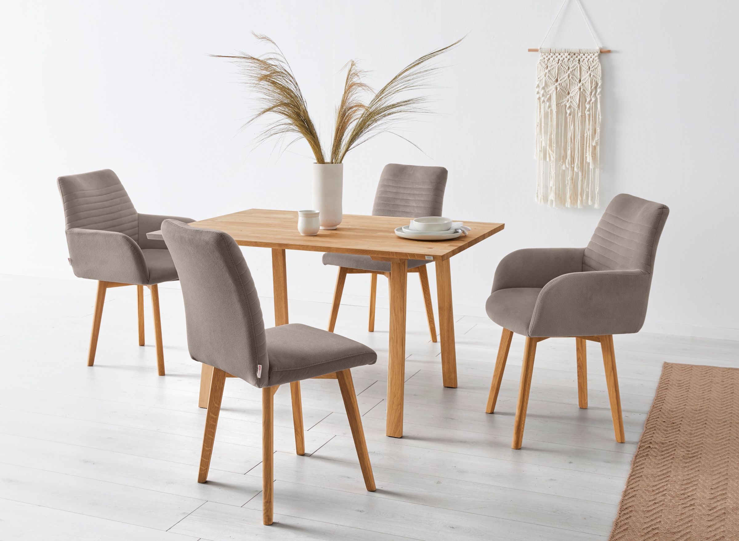 OTTO products Esszimmerstuhl »Alessja«, (Set), 2 St., Microfaser, Bezug aus Microfaser, Gestell aus Eiche Massivholz