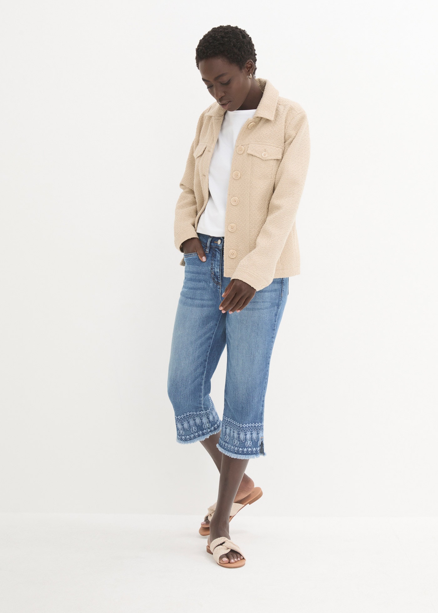 bonprix Caprijeans Slim Fit Passform, Capri-Länge, mit Stickerei