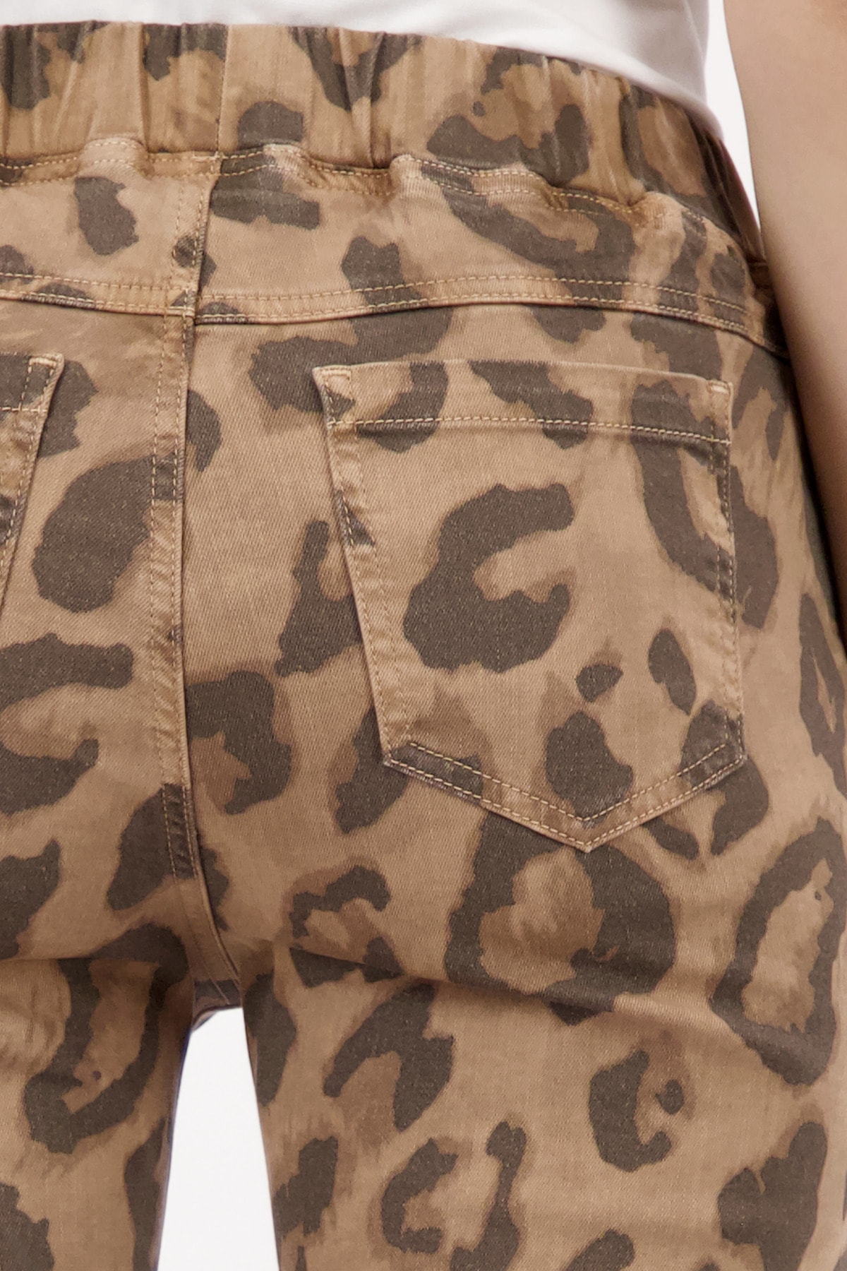 Monari Jogger Pants »Leo allover 70cm«  Regular fit mit Leo-Print