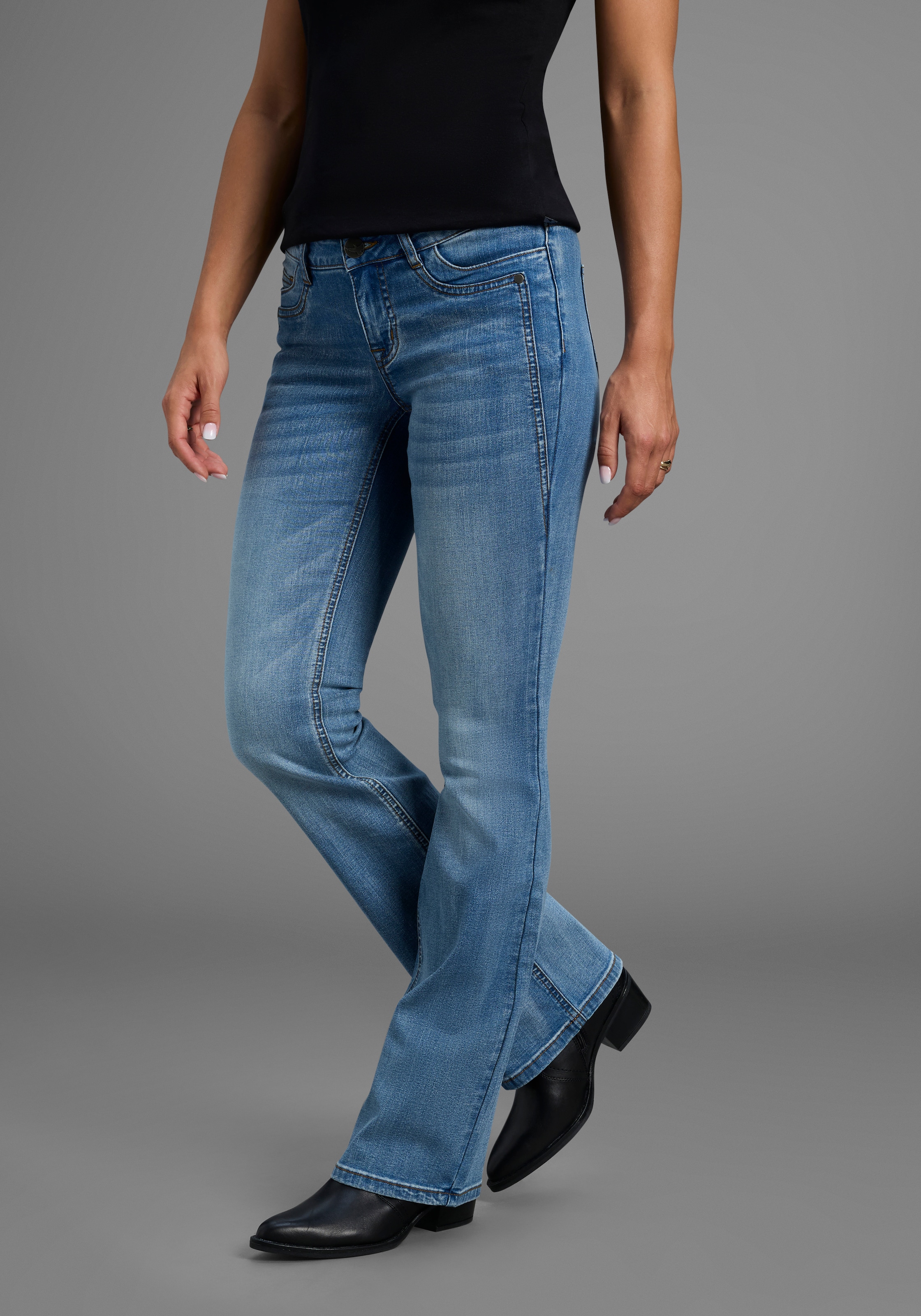Arizona Bootcut-Jeans »mit Keileinsätzen«, ausgestellte Beinform, niedrige Leibhöhe, elastisches Material