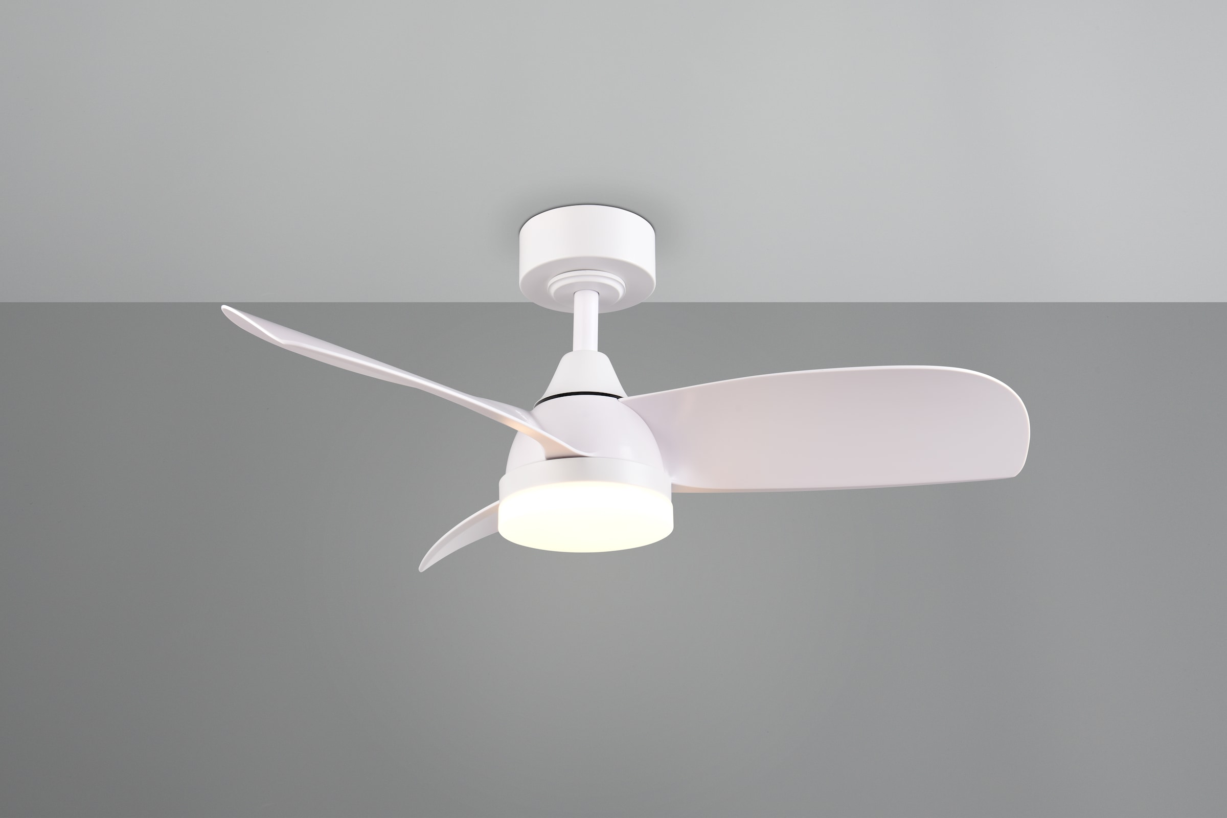 REALITY Leuchten LED Deckenleuchte »HELSINKI mit Ventilator, Deckenventilator mit Licht inkl Fernbedienung«, 1 flammig, Leuchtmittel LED-Board | LED fest integriert, 6 Geschwindigkeiten höhenverstellbar Vor-& Rücklauf dimmbar Nachtlicht