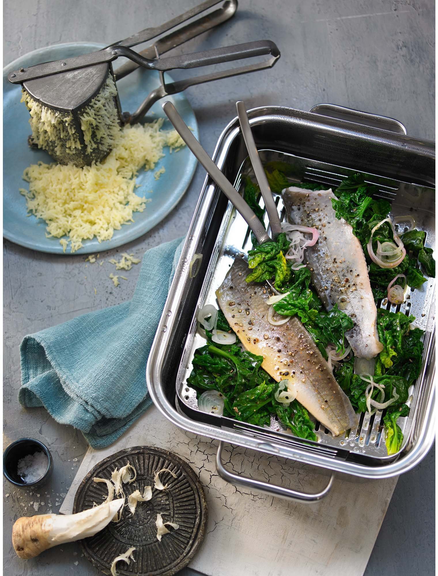 WMF Dampfgartopf »Vitalis Bräter mit Deckel«, Cromargan® Edelstahl Rostfrei 18/10, herausnehmbares Thermometer, für alle gängigen Herdarten geeignet