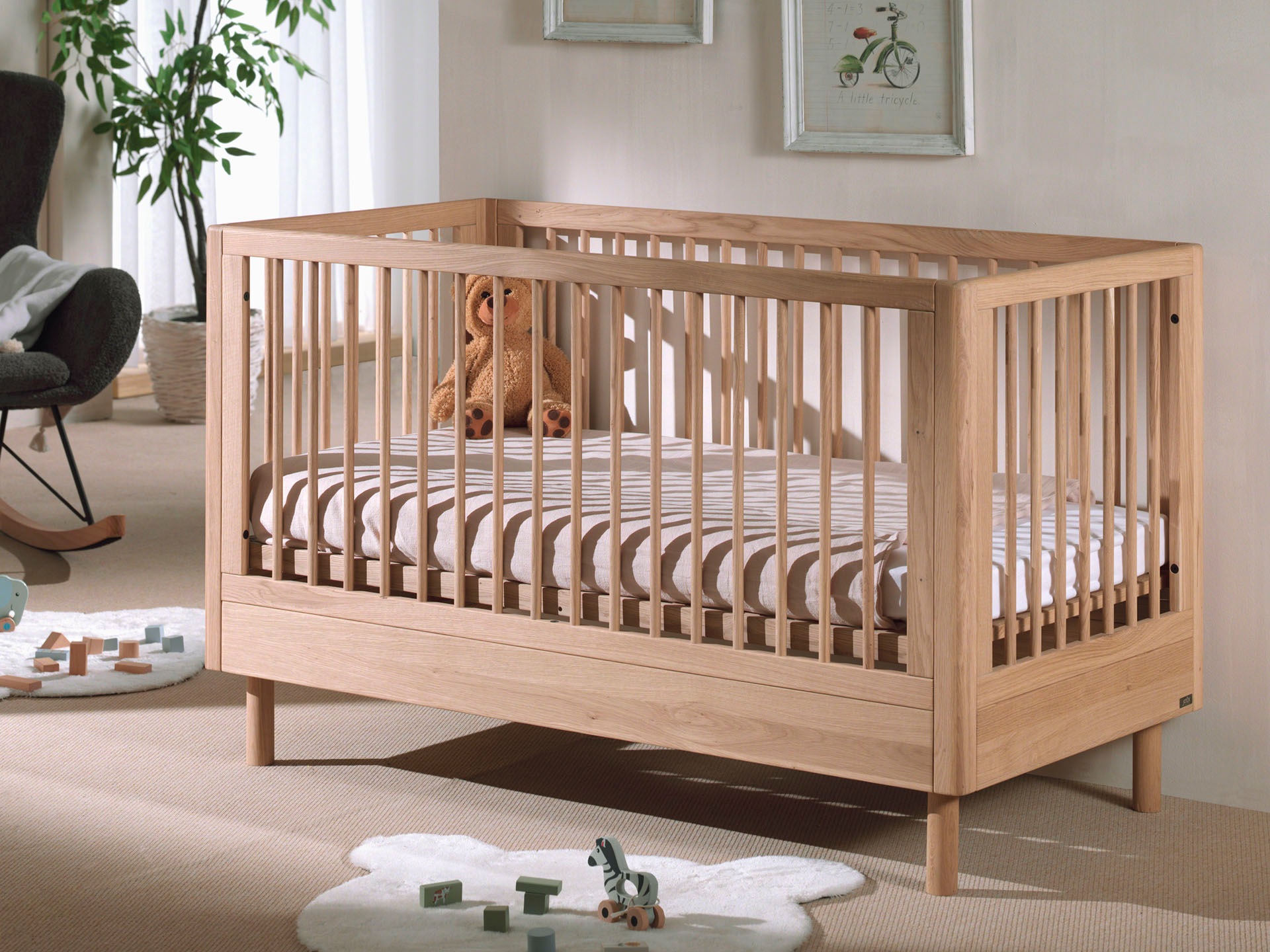 Home affaire Babybett »hochwertig, stabil gebaut, Made in Europe, Oberfläche geölt lt. EN71-3«, 70/140 cm, mit Schlupfsprossen und Lattenrost, höhenverstellbar