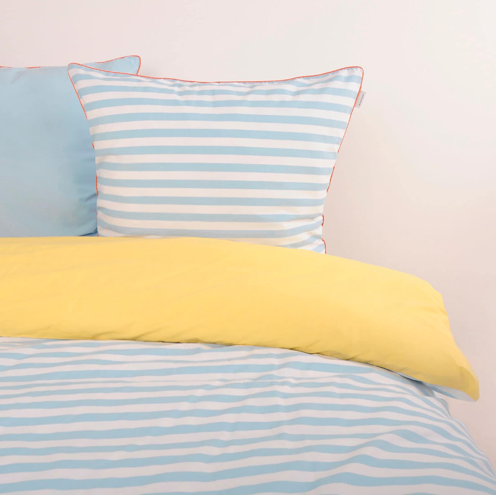 TOM TAILOR HOME Bettwäsche »STRIPES WITH A KICK in Gr. 135x200cm oder 155x220cm«, new bedroom, farbige Paspel am Kissen