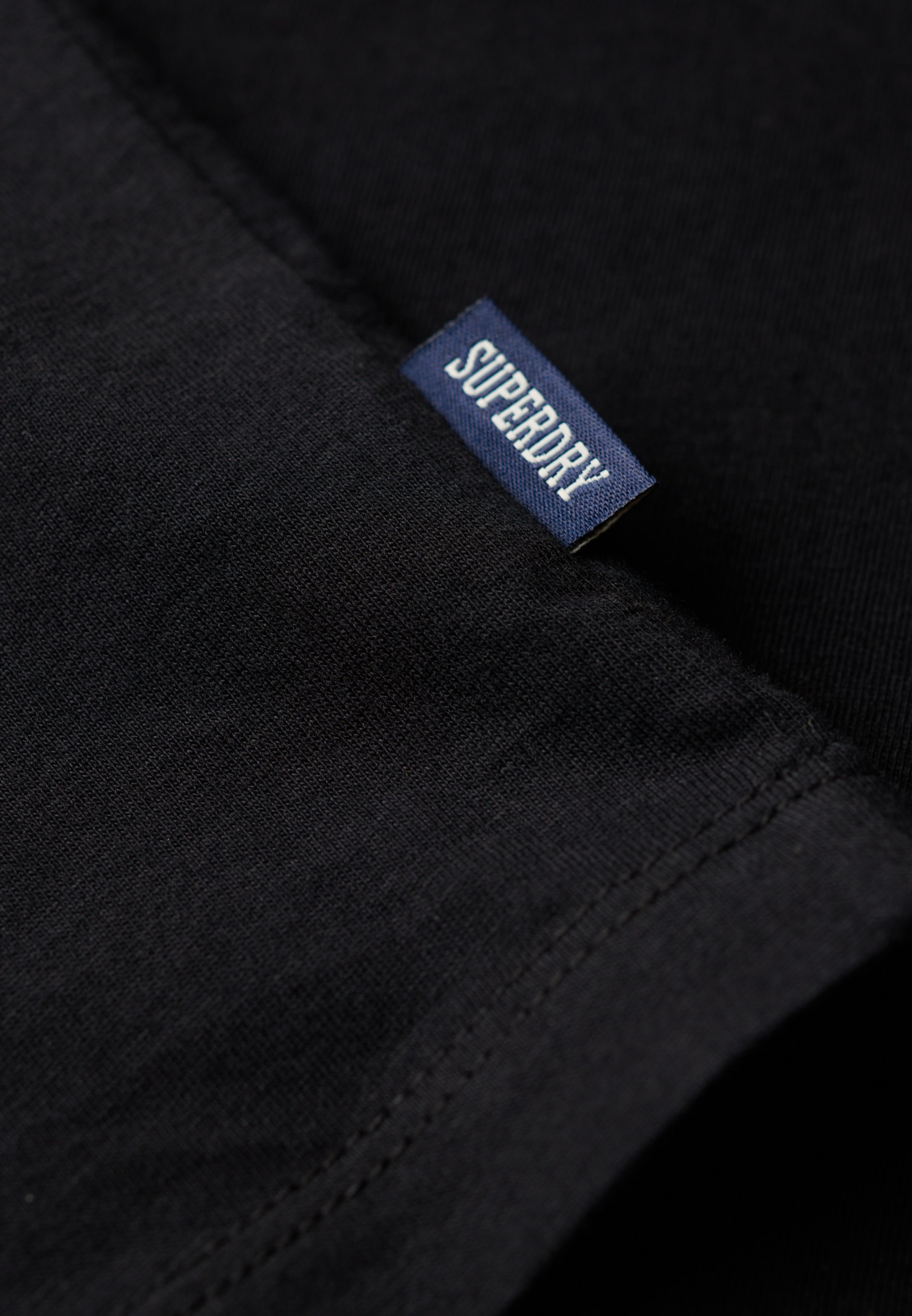 Superdry Tanktop »ESSENTIAL LOGO VEST UB« mit Markenlabel, aus Baumwolle und Single Jersey, Slim Fit, ärmellos