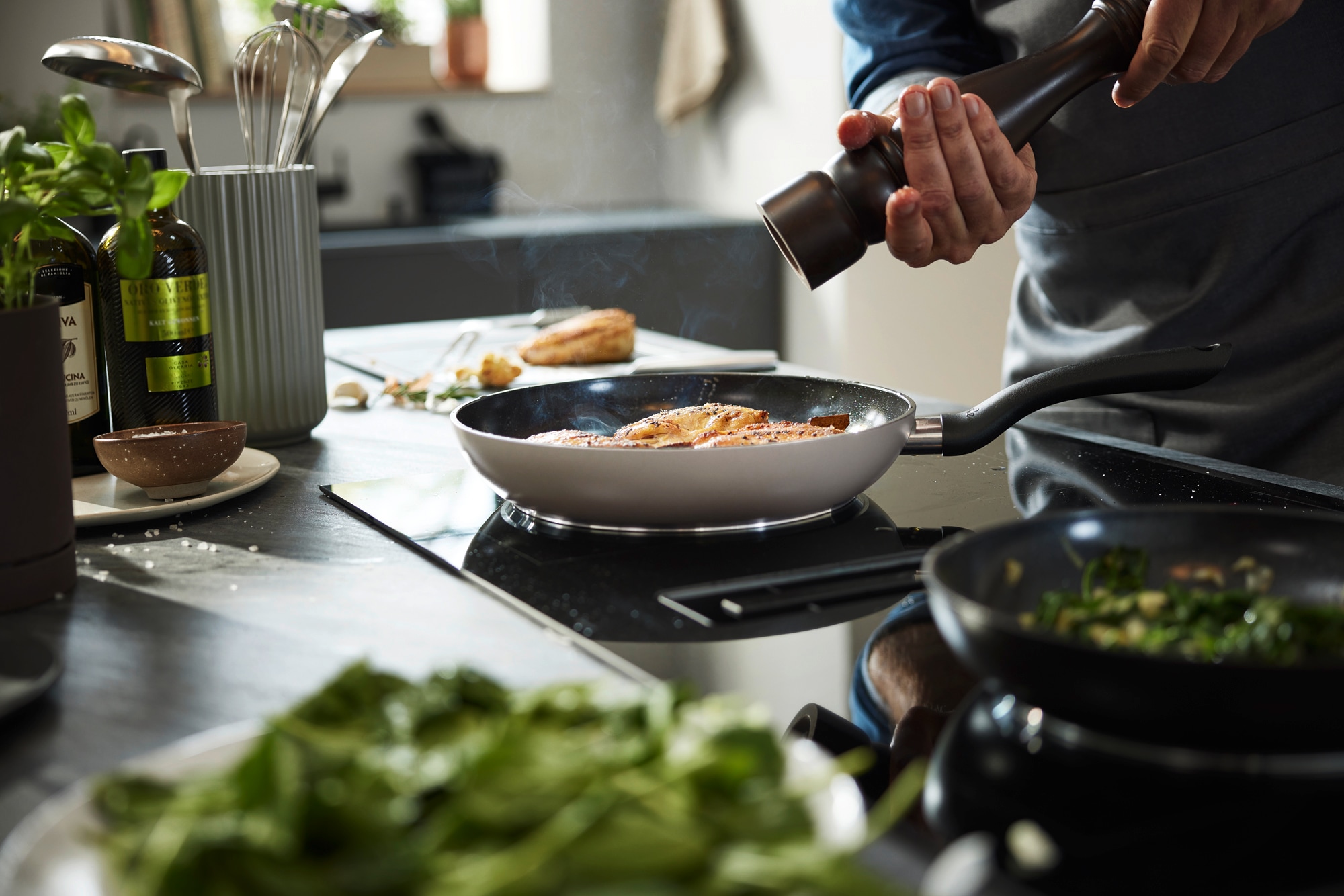 Fissler Bratpfanne »Essential« Aluminium 1 Stk. tlg. Made in Germany, HERGESTELLT OHNE PFAS/PTFE, KERAMIK-BESCHICHTET