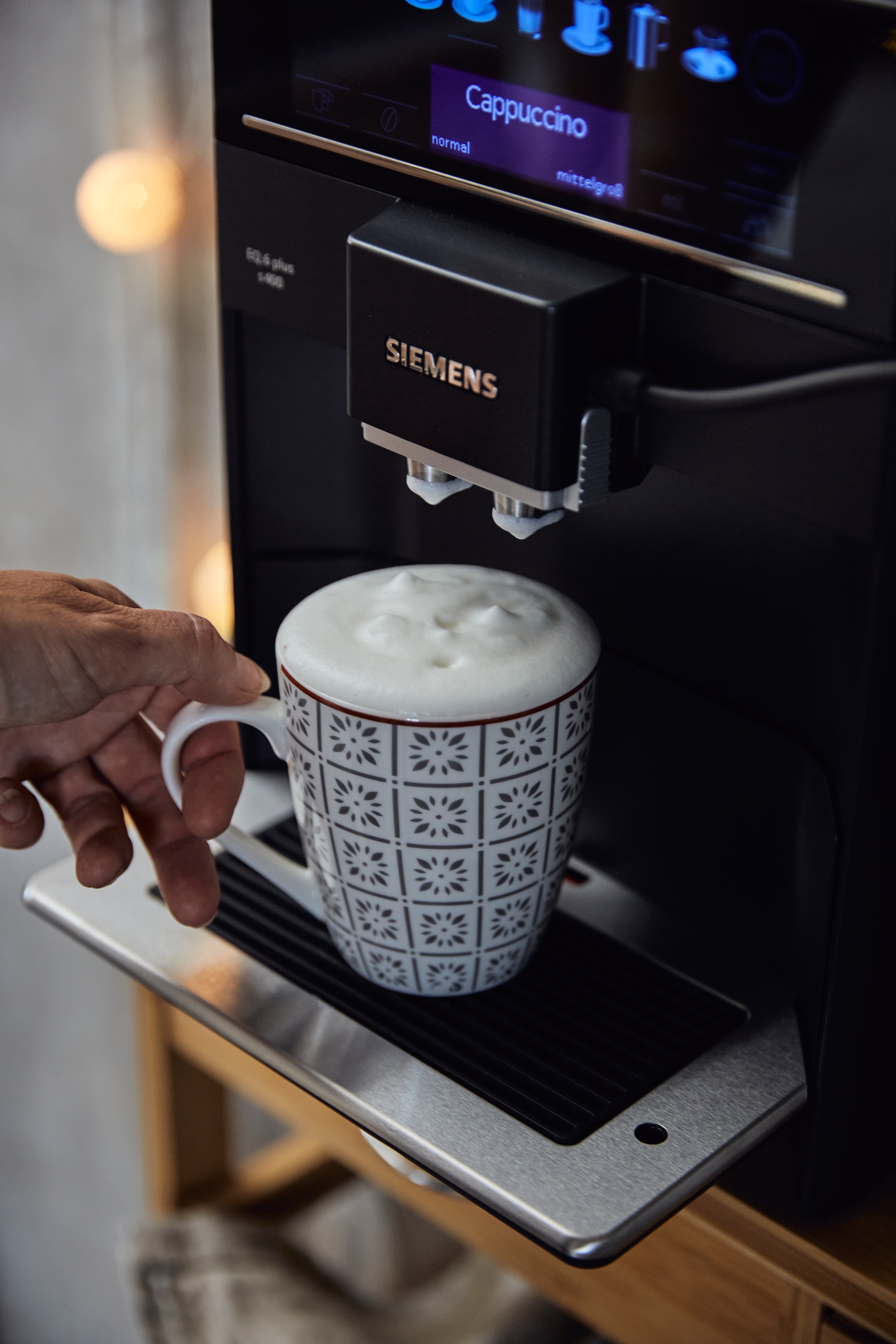 SIEMENS Kaffeevollautomat EQ.6 plus online Scheibenmahlwerk 1,7l TE654509DE, s400 kaufen Tank