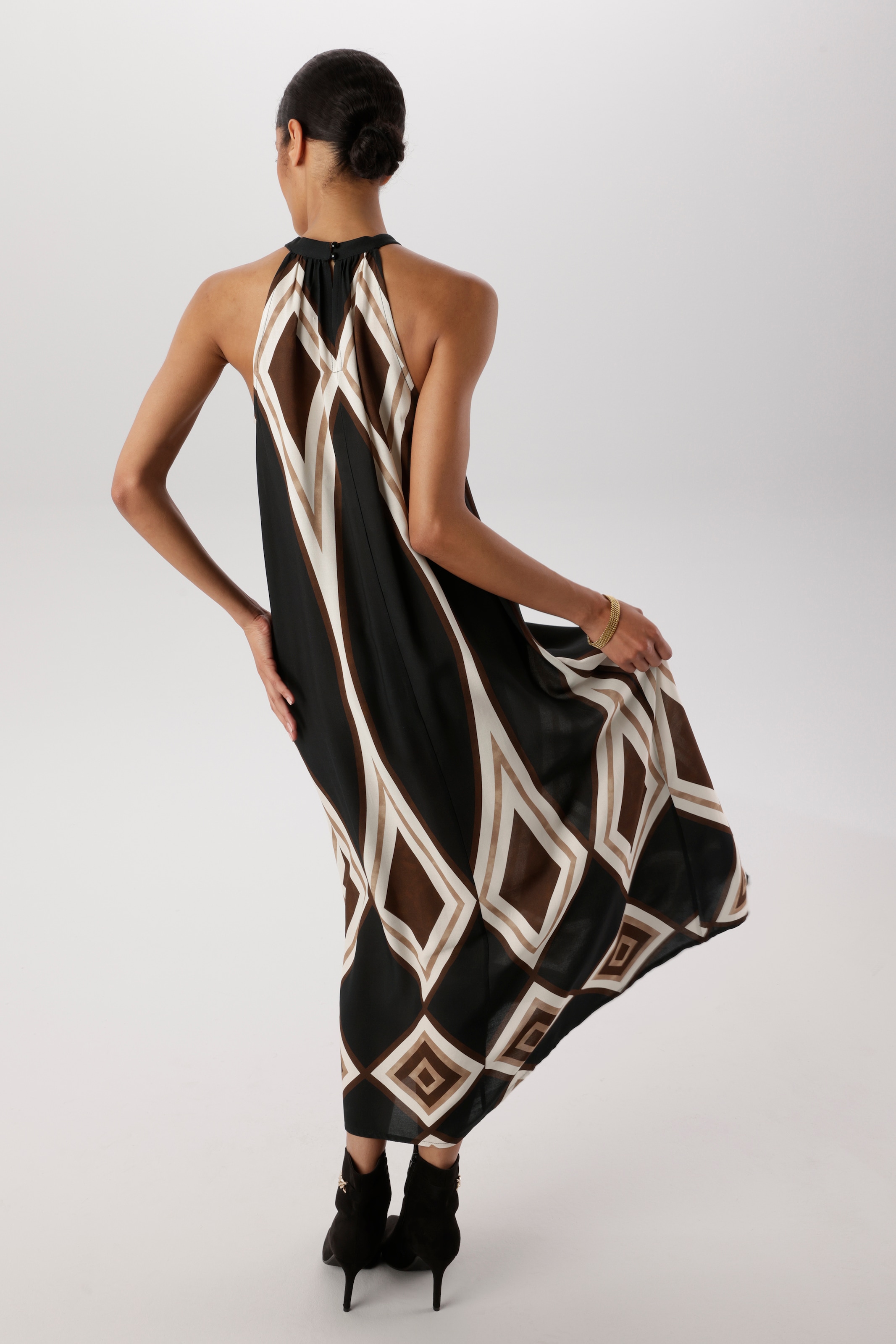 Aniston SELECTED Sommerkleid locker fallender Schnitt mit grafischen Muster - NEUE KOLLEKTION