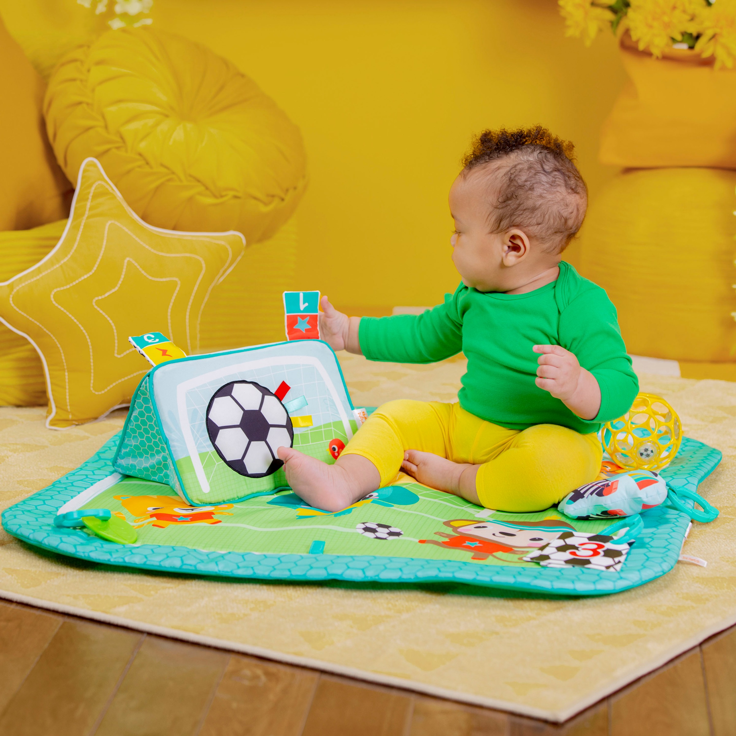 Bright Starts Spielbogen »Grip & Kick Activity Gym«, mit Licht- und Soundeffekt