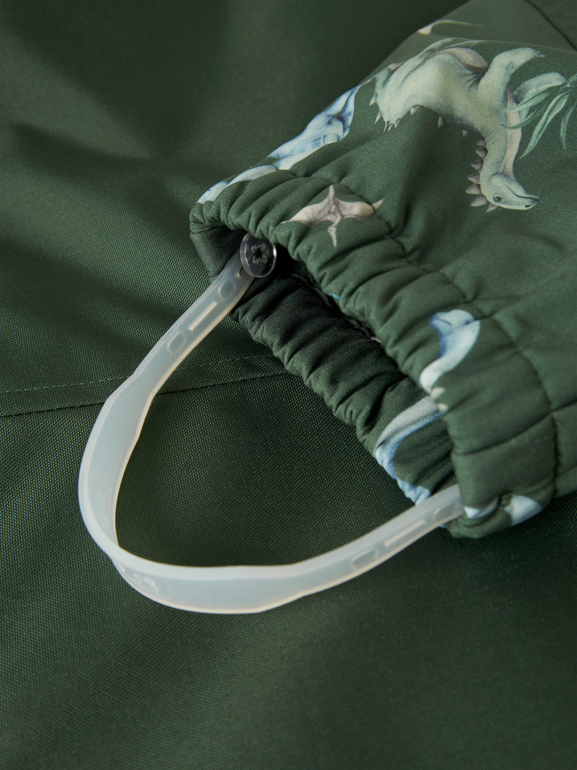 Name It »NMMALFA08 SOFTSHELL SUIT AOP 1FO NOOS« mit dekorativen und reflektierenden Details