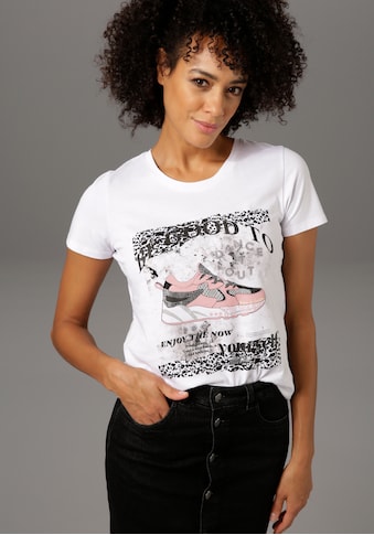 Aniston CASUAL T-Shirt, mit Glitzersteinchen verzierter Frontdruck mit Sneaker und... kaufen
