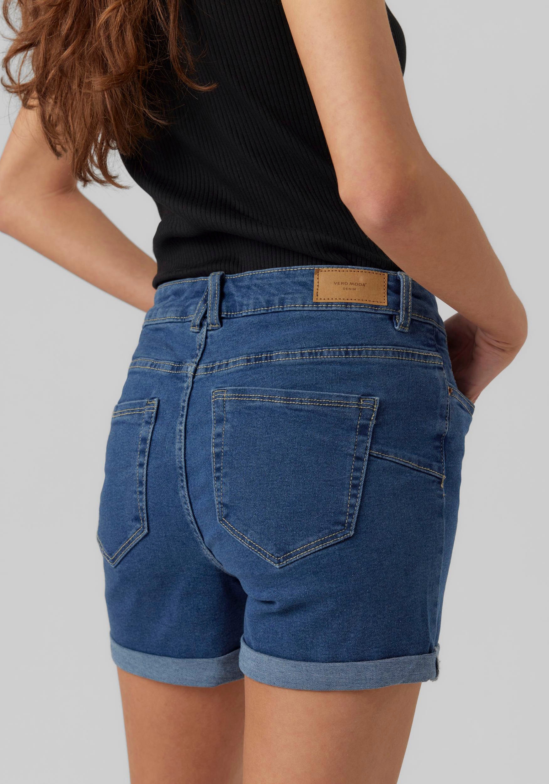 Vero Moda Jeansshorts »VMLUNA MR FOLD SHORTS MIX GA NOOS«, mit Umschlagsaum