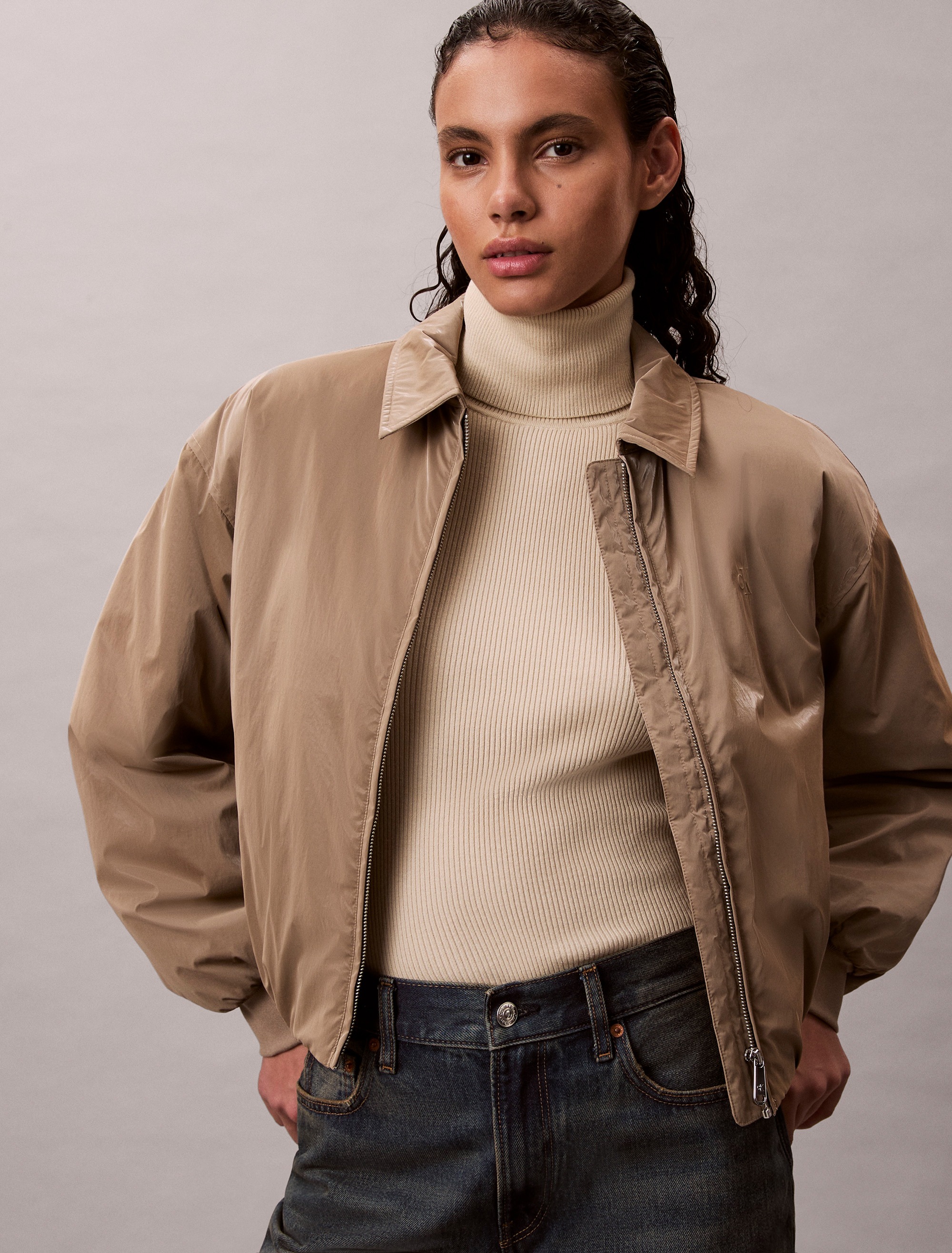 Calvin Klein Jeans Rollkragenpullover Rippstrick, figurbetonte Passform, Markenlabel