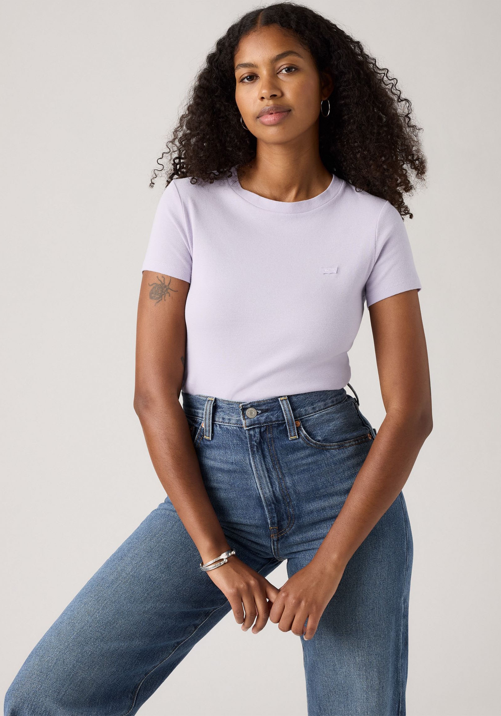 Levi's® T-Shirt »ESSENTIAL HM SS TEE« Taillierter Schnitt
