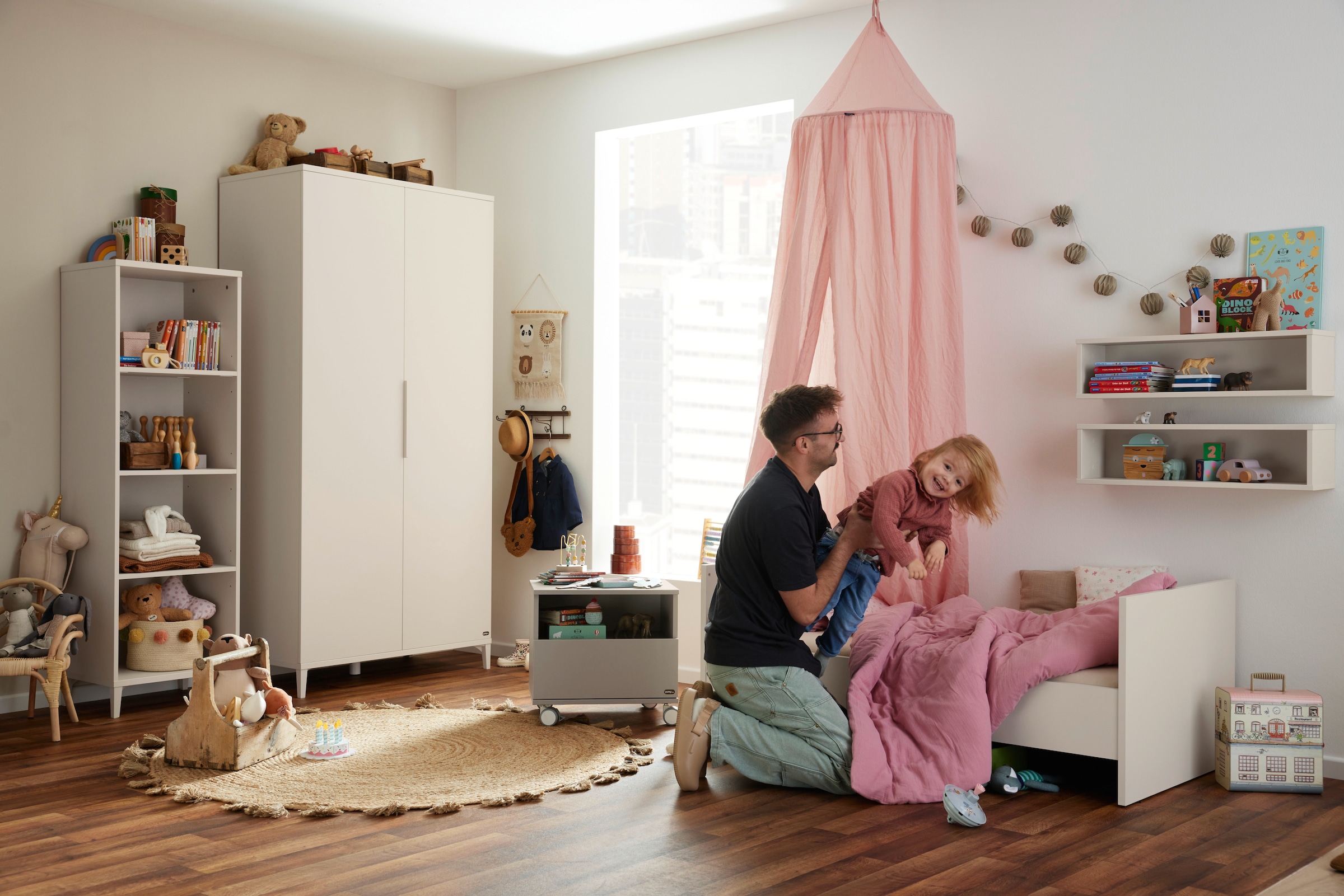 YUNY by PAIDI Kleiderschrank »SISTER LOU, yuny by PAIDI«, mit 2 Türen, inklusive 4 Einlegeböden und 2 Kleiderstangen