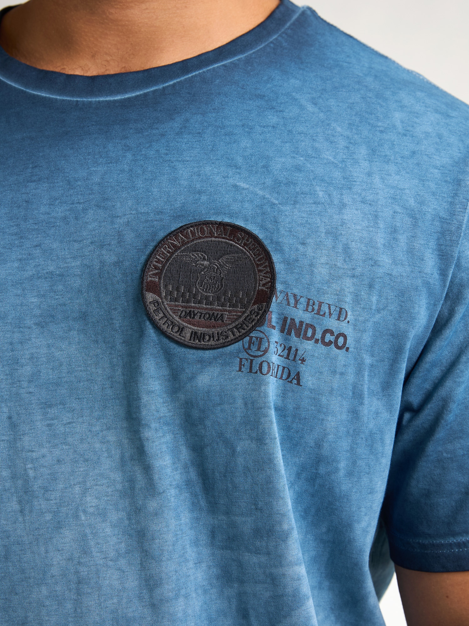 Petrol Industries Rundhalsshirt mit Logo Stickerei