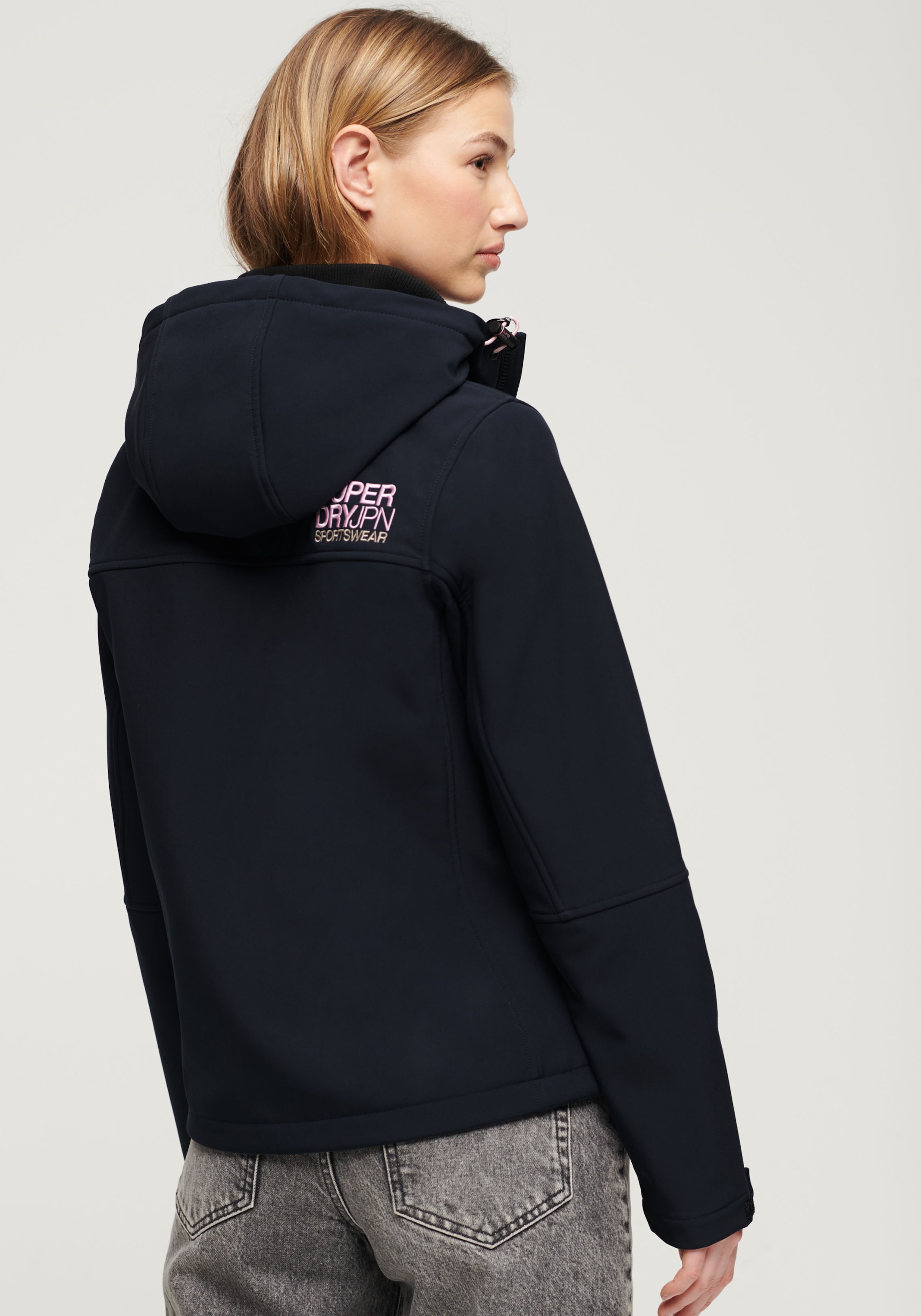 Superdry Softshelljacke »SU-HOODED SOFTSHELL JACKET«, mit Kapuze
