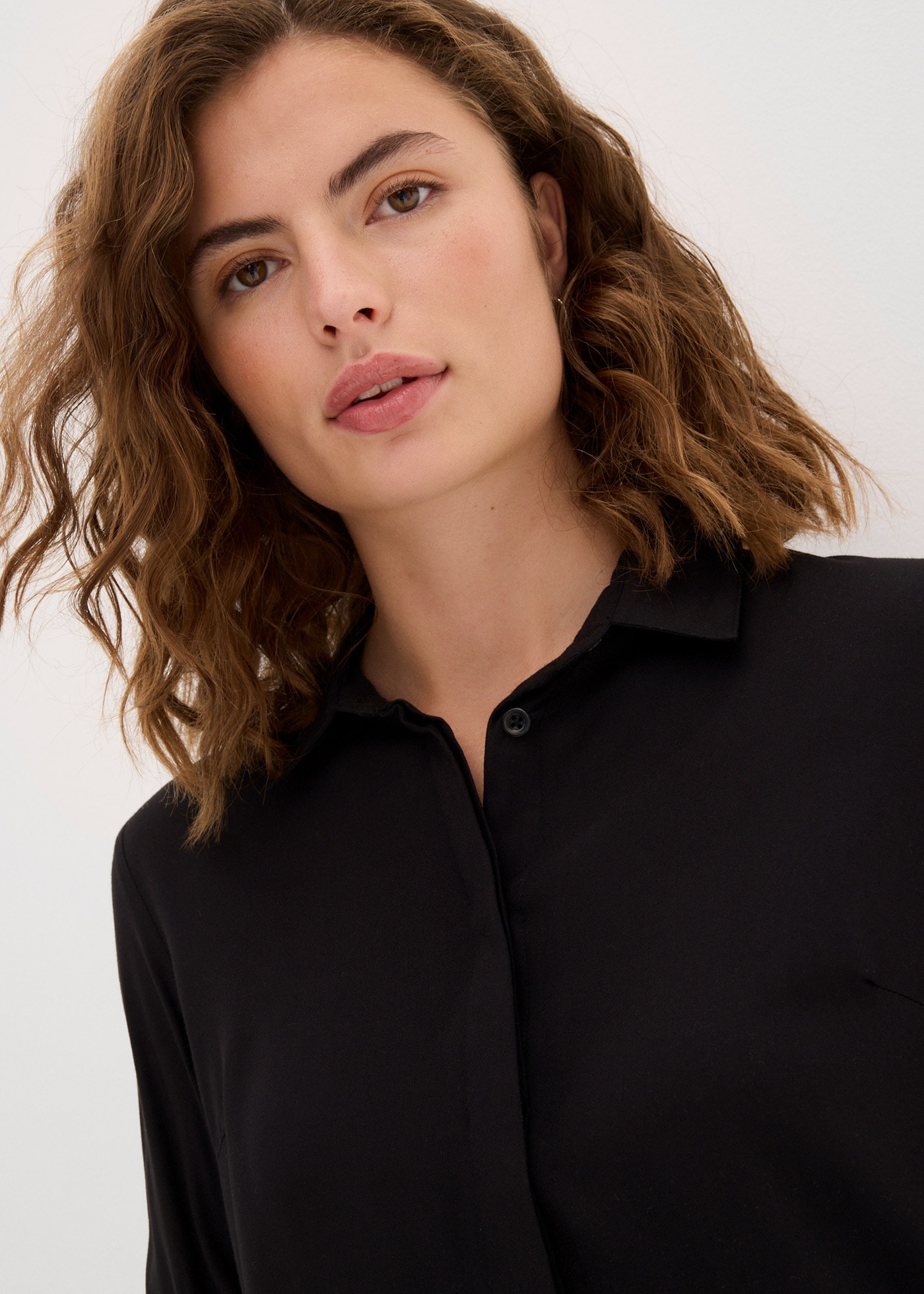 bonprix Longbluse »Longbluse mit Schlitz aus fließender Viskose« gerade Passform, mit Schlitz-Detail, aus fließender Viskose